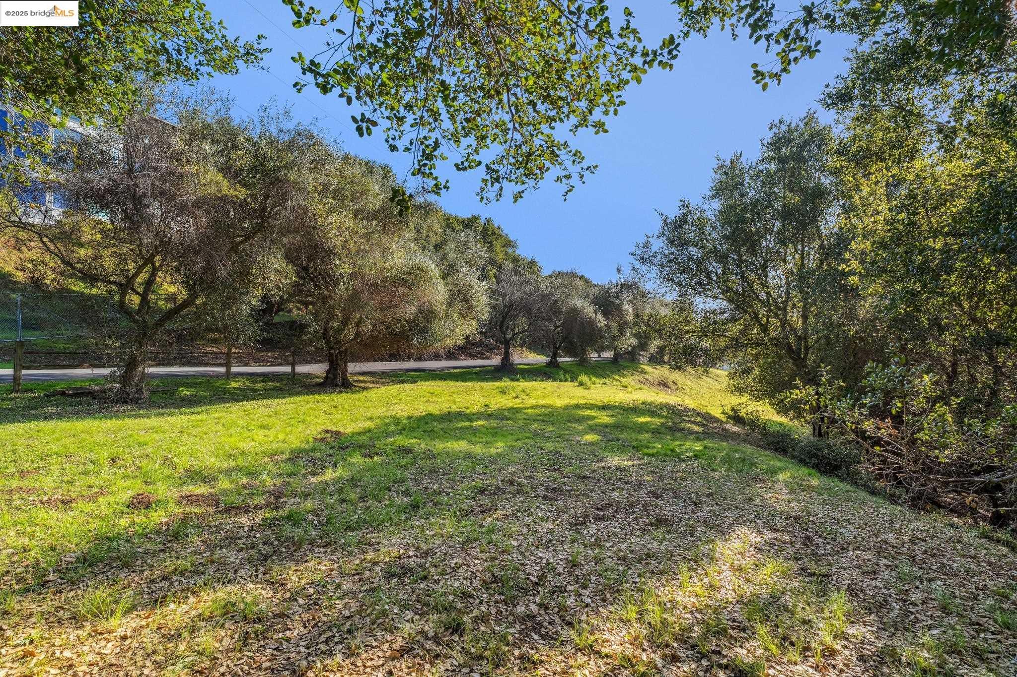 Detail Gallery Image 37 of 43 For 11330 Lochard St, Oakland,  CA 94605 - – Beds | – Baths