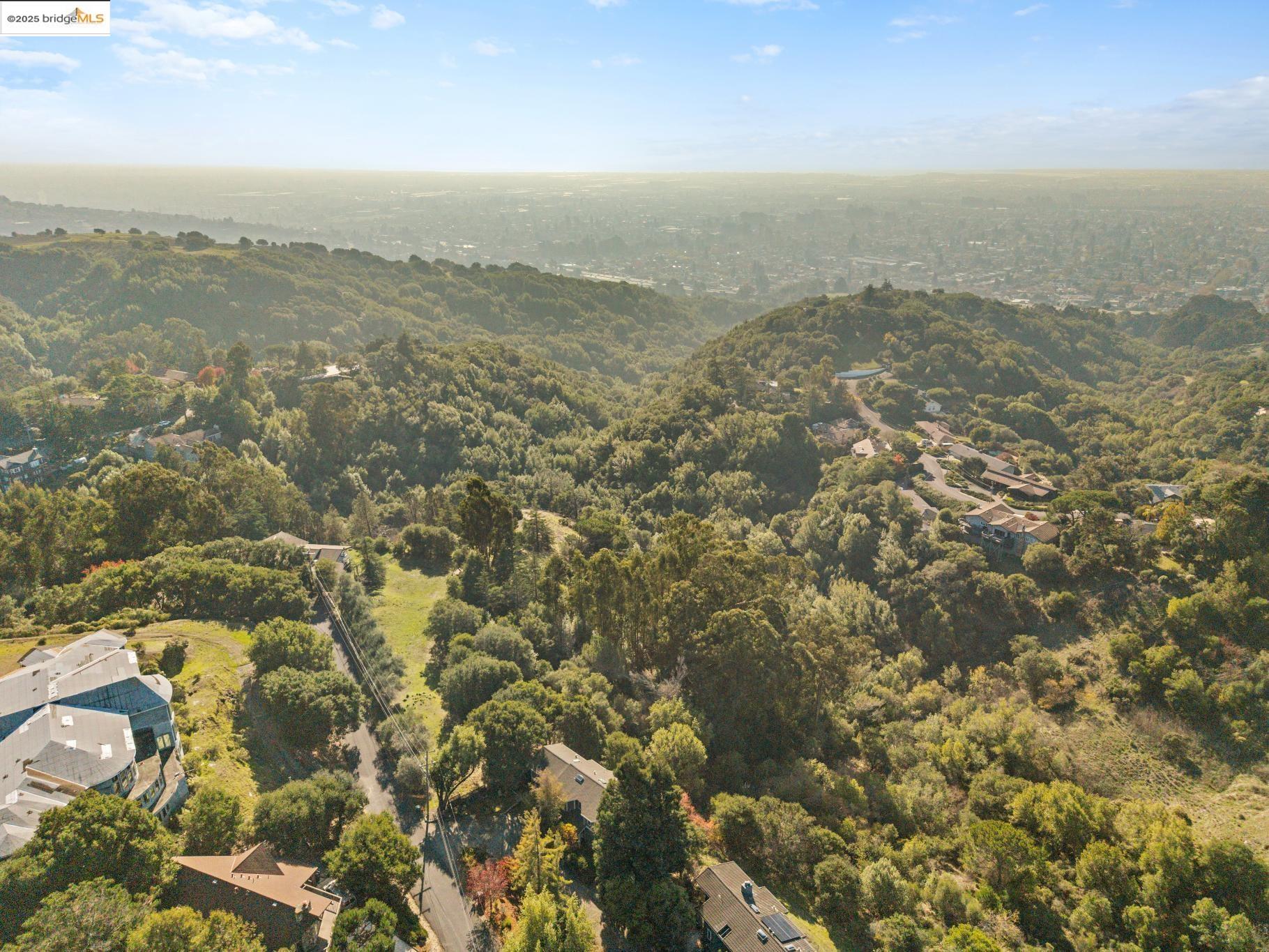 Detail Gallery Image 6 of 43 For 11330 Lochard St, Oakland,  CA 94605 - – Beds | – Baths