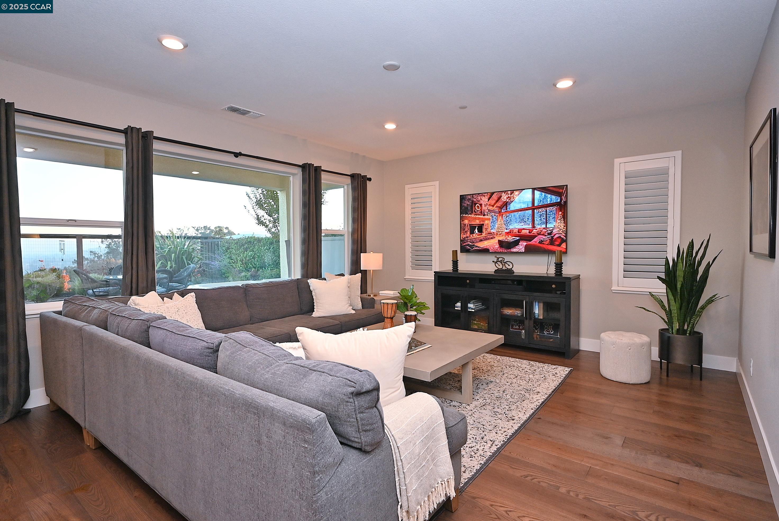 Detail Gallery Image 11 of 60 For 528 Caprio Ct, San Ramon,  CA 94583 - 4 Beds | 3 Baths