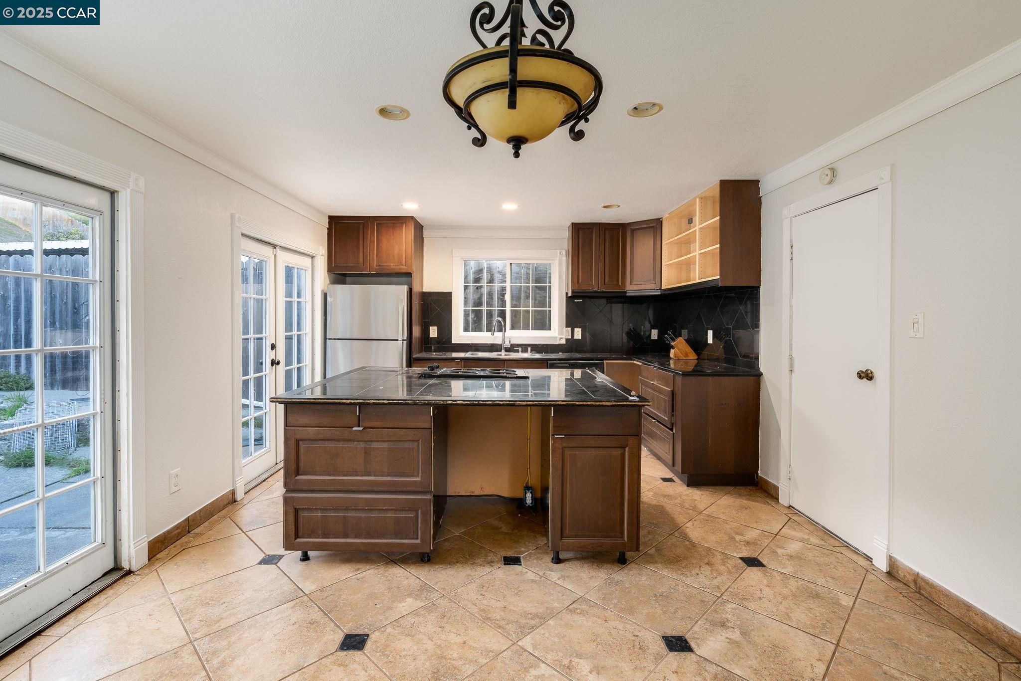 Detail Gallery Image 16 of 45 For 2901 Canterbury Dr, Richmond,  CA 94806 - 3 Beds | 2 Baths