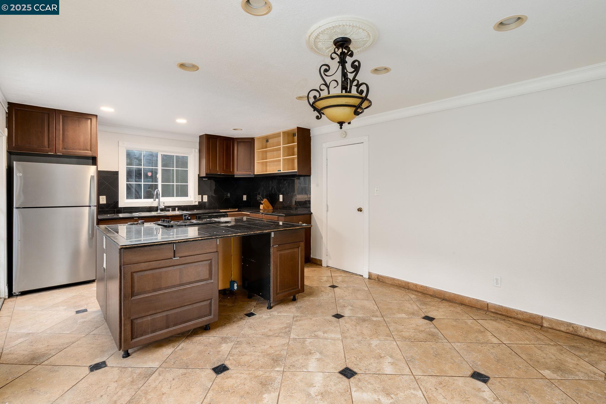 Detail Gallery Image 17 of 45 For 2901 Canterbury Dr, Richmond,  CA 94806 - 3 Beds | 2 Baths