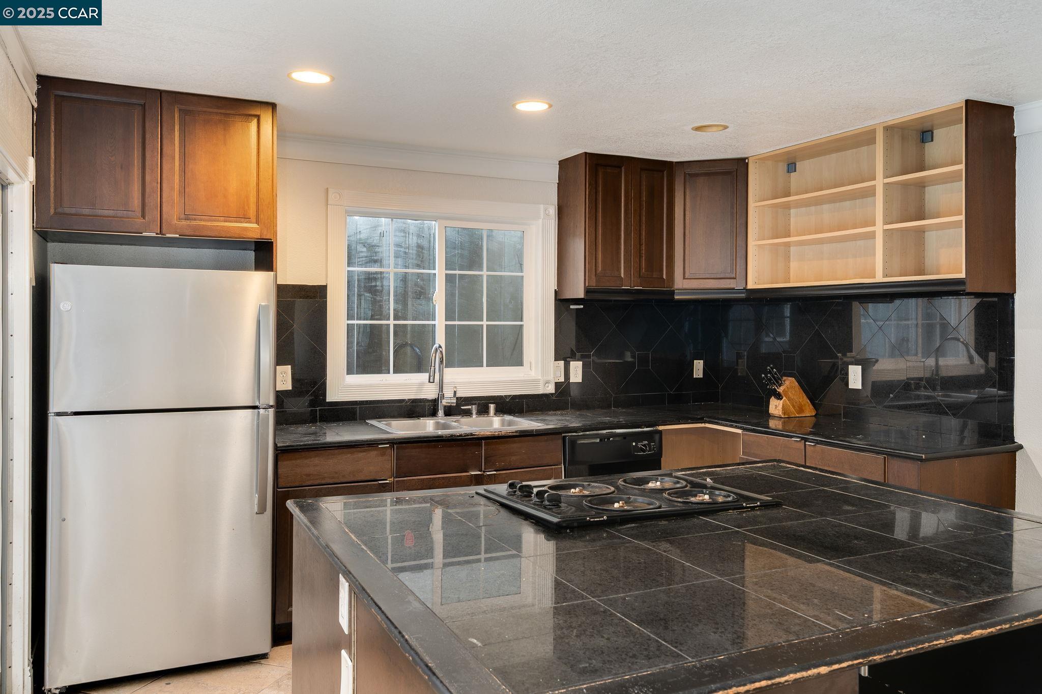 Detail Gallery Image 18 of 45 For 2901 Canterbury Dr, Richmond,  CA 94806 - 3 Beds | 2 Baths