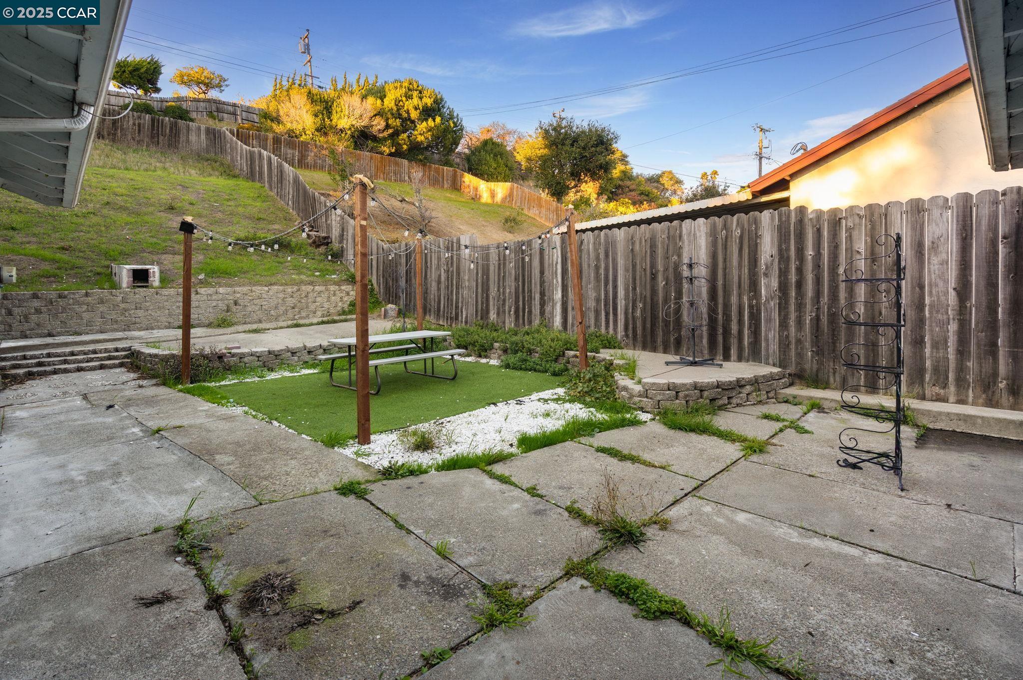 Detail Gallery Image 30 of 45 For 2901 Canterbury Dr, Richmond,  CA 94806 - 3 Beds | 2 Baths