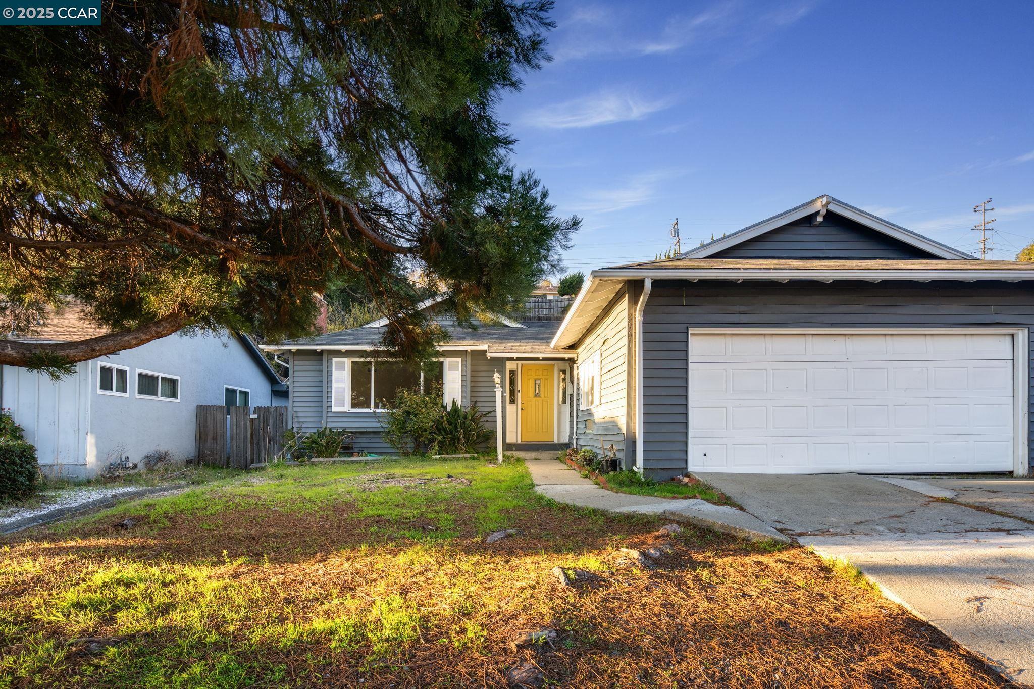 Detail Gallery Image 4 of 45 For 2901 Canterbury Dr, Richmond,  CA 94806 - 3 Beds | 2 Baths