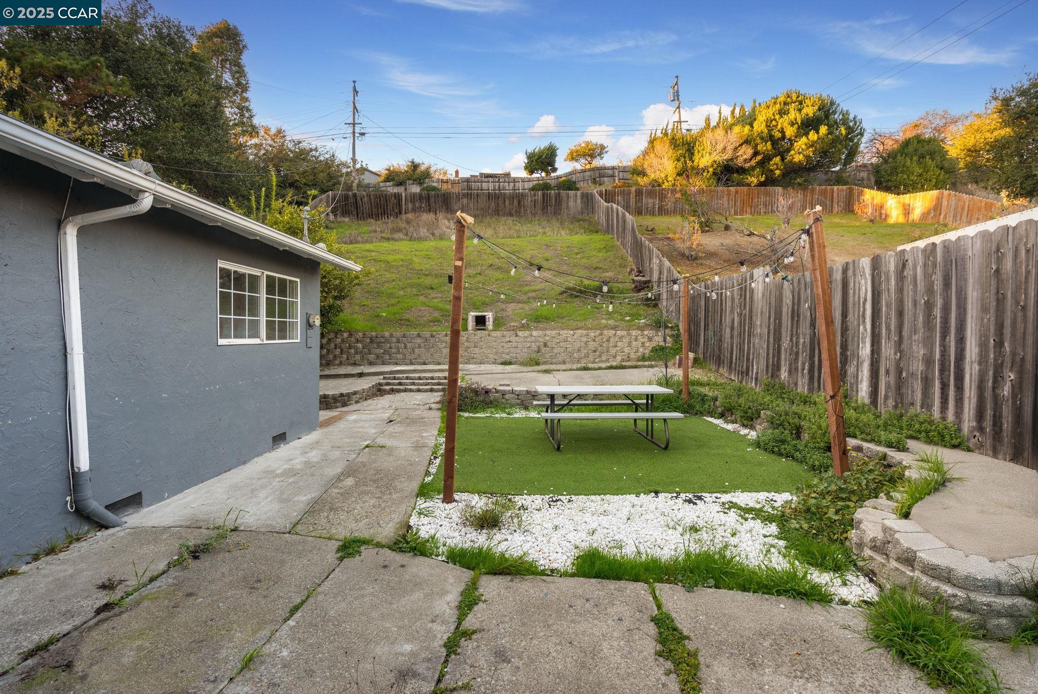 Detail Gallery Image 31 of 45 For 2901 Canterbury Dr, Richmond,  CA 94806 - 3 Beds | 2 Baths
