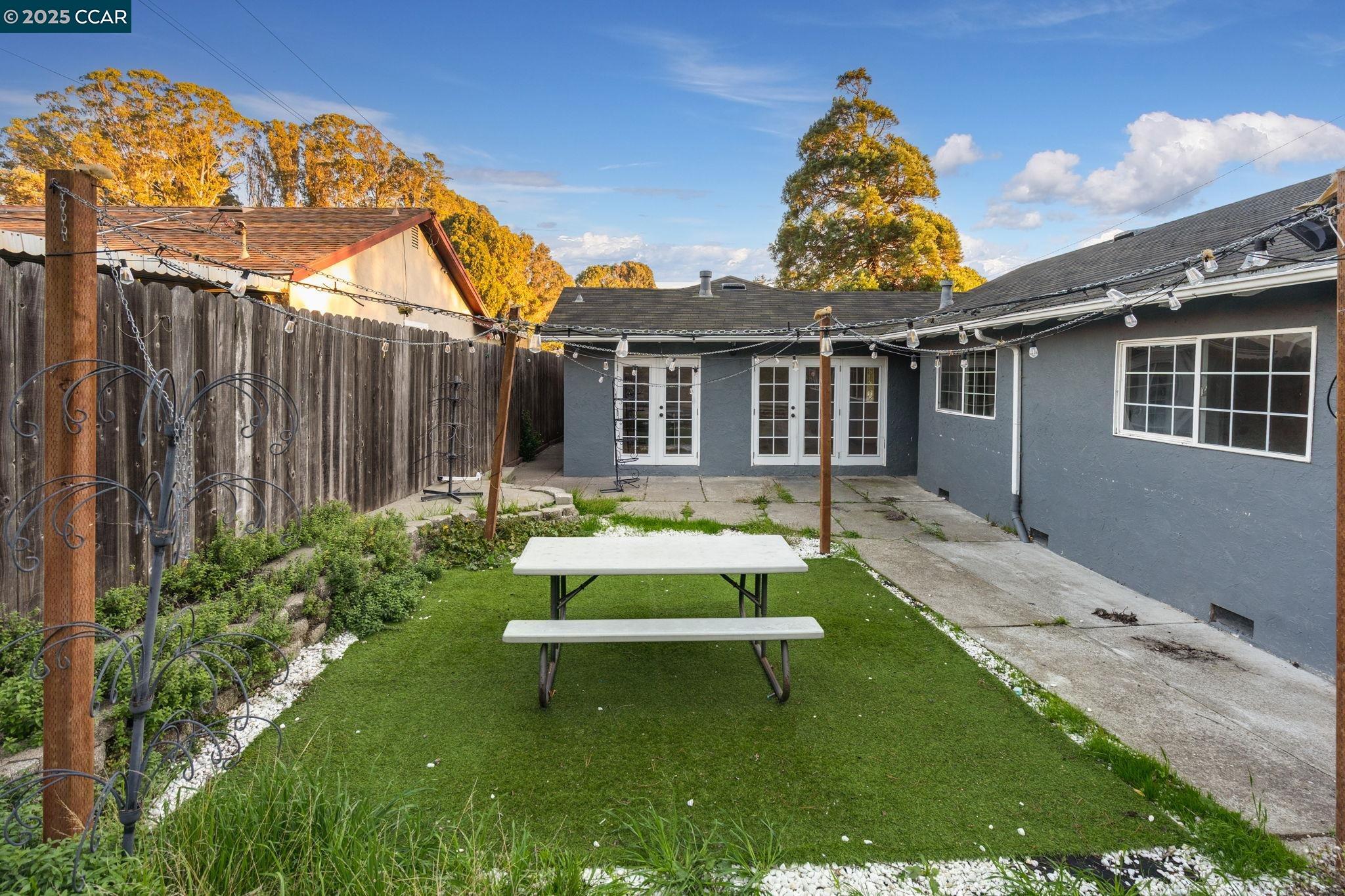 Detail Gallery Image 34 of 45 For 2901 Canterbury Dr, Richmond,  CA 94806 - 3 Beds | 2 Baths