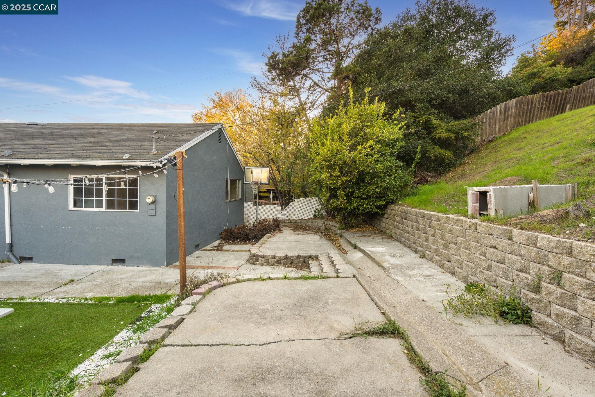 Detail Gallery Image 35 of 45 For 2901 Canterbury Dr, Richmond,  CA 94806 - 3 Beds | 2 Baths