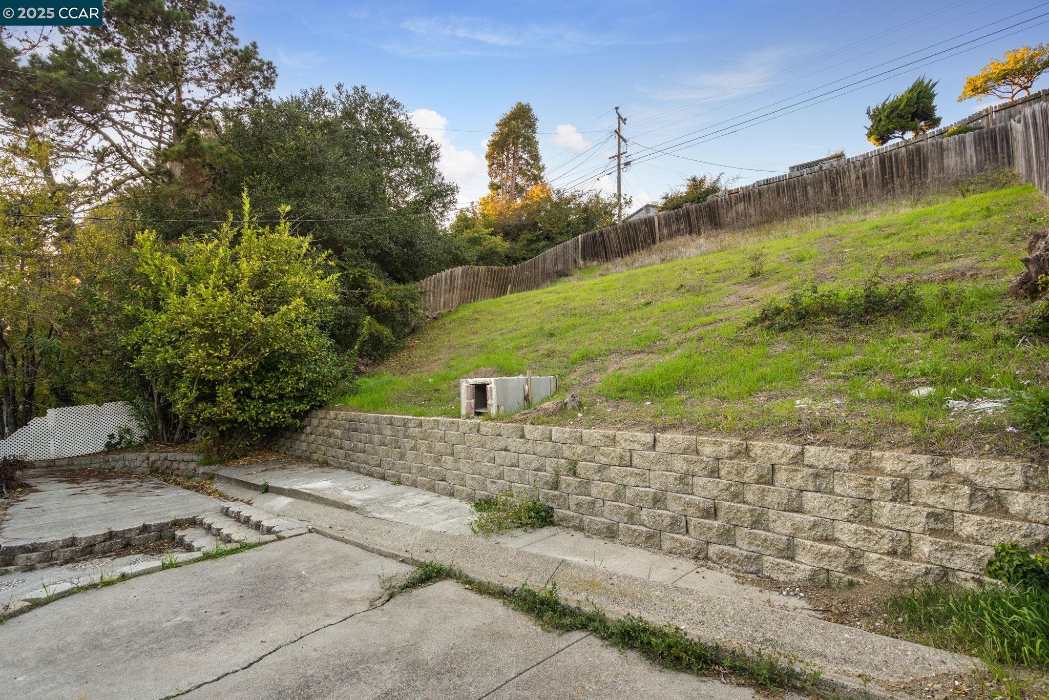 Detail Gallery Image 36 of 45 For 2901 Canterbury Dr, Richmond,  CA 94806 - 3 Beds | 2 Baths