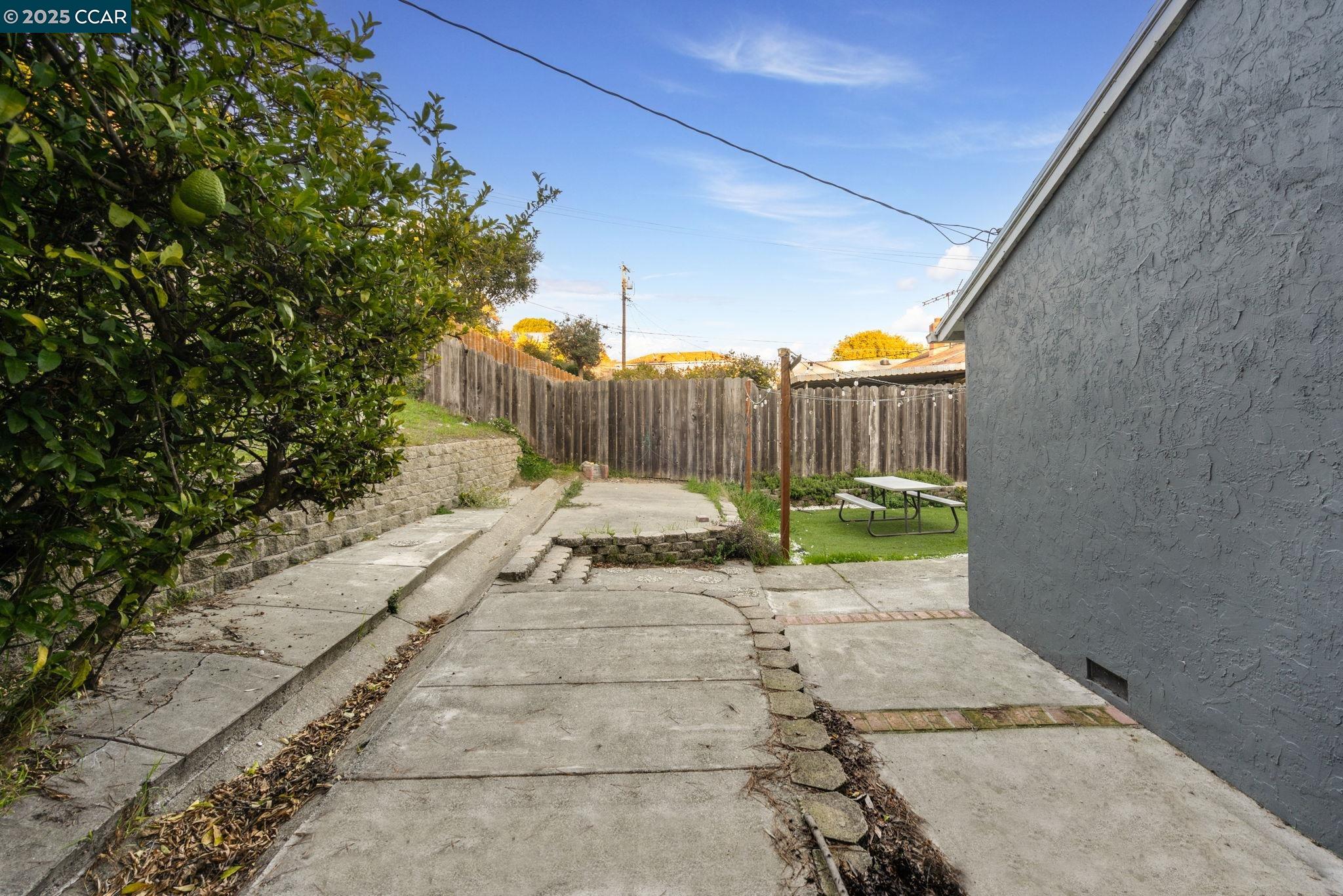 Detail Gallery Image 37 of 45 For 2901 Canterbury Dr, Richmond,  CA 94806 - 3 Beds | 2 Baths