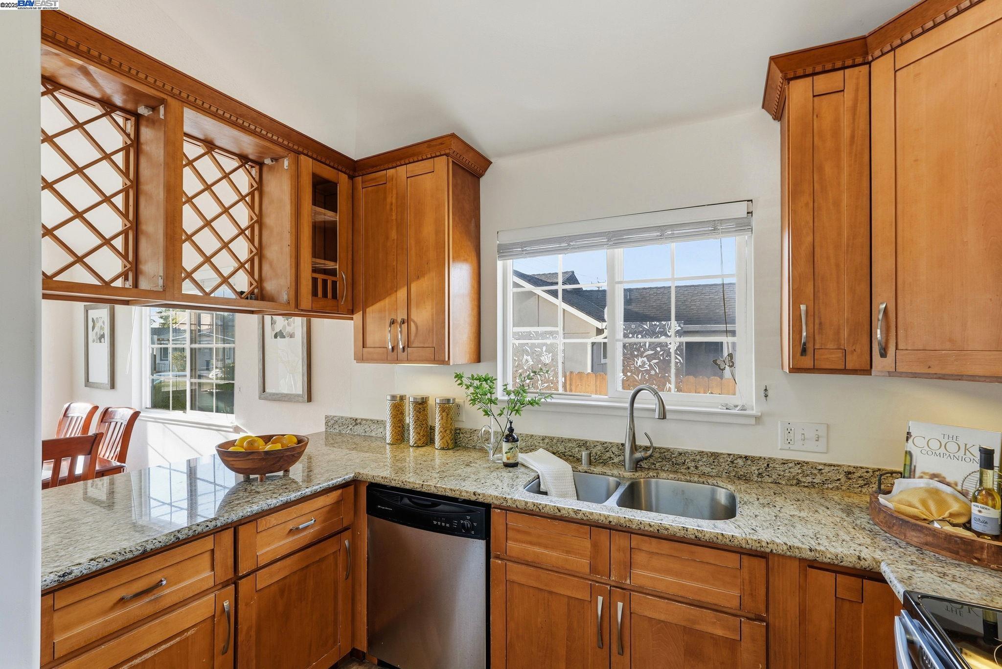 Detail Gallery Image 16 of 40 For 254 Medford Ave, Hayward,  CA 94541 - 4 Beds | 2 Baths