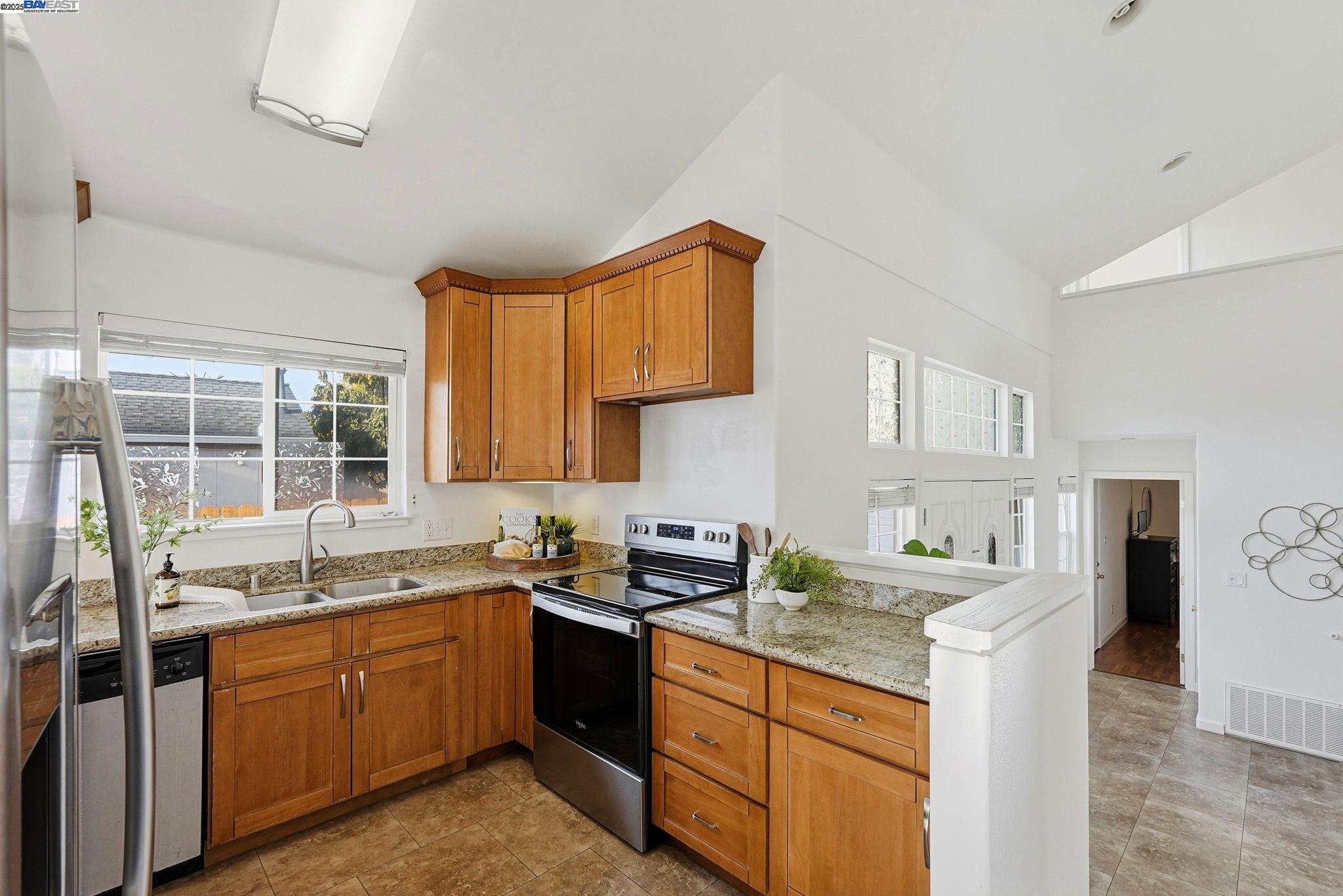 Detail Gallery Image 18 of 40 For 254 Medford Ave, Hayward,  CA 94541 - 4 Beds | 2 Baths