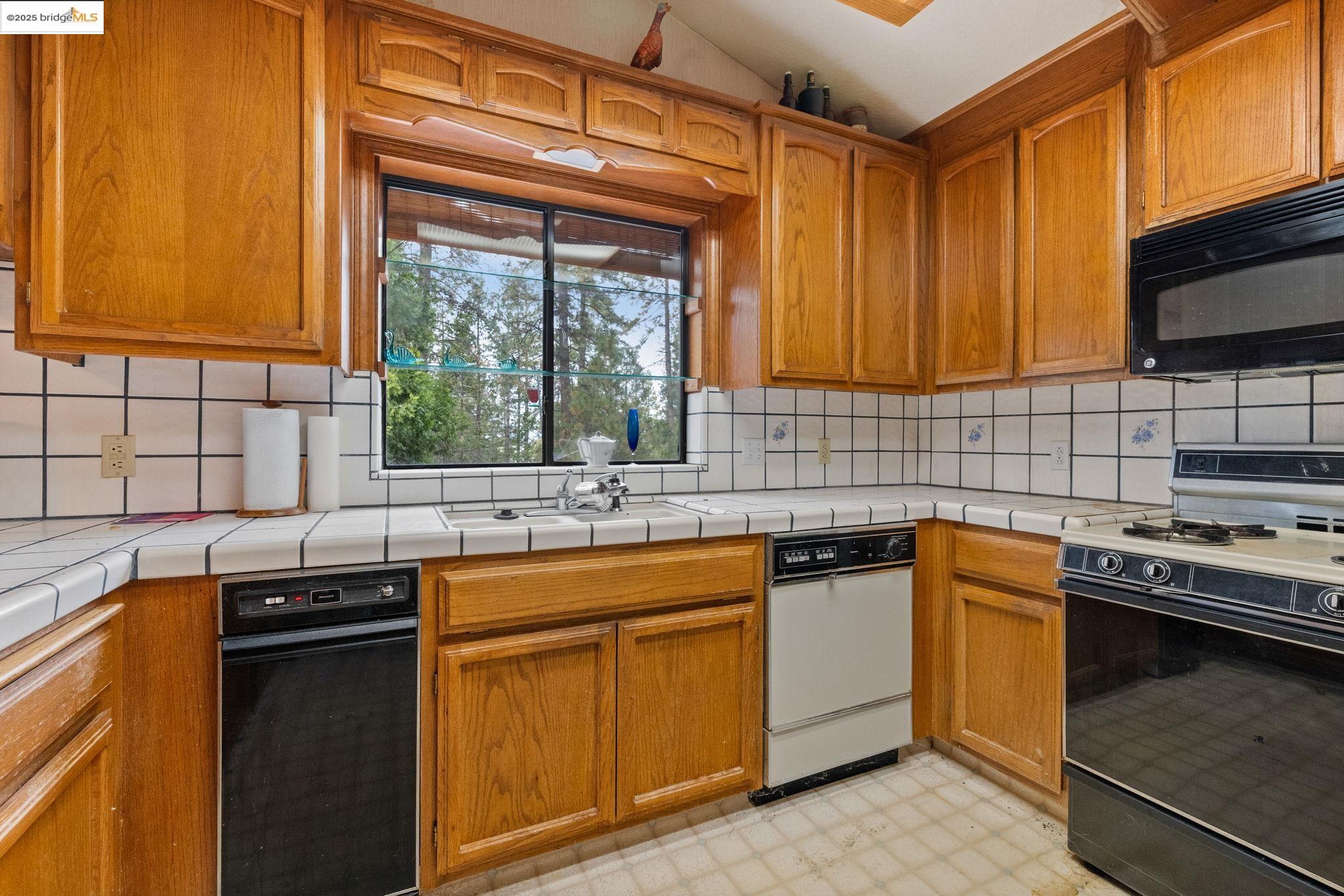 Detail Gallery Image 10 of 31 For , Groveland,  CA 95321 - 2 Beds | 3 Baths