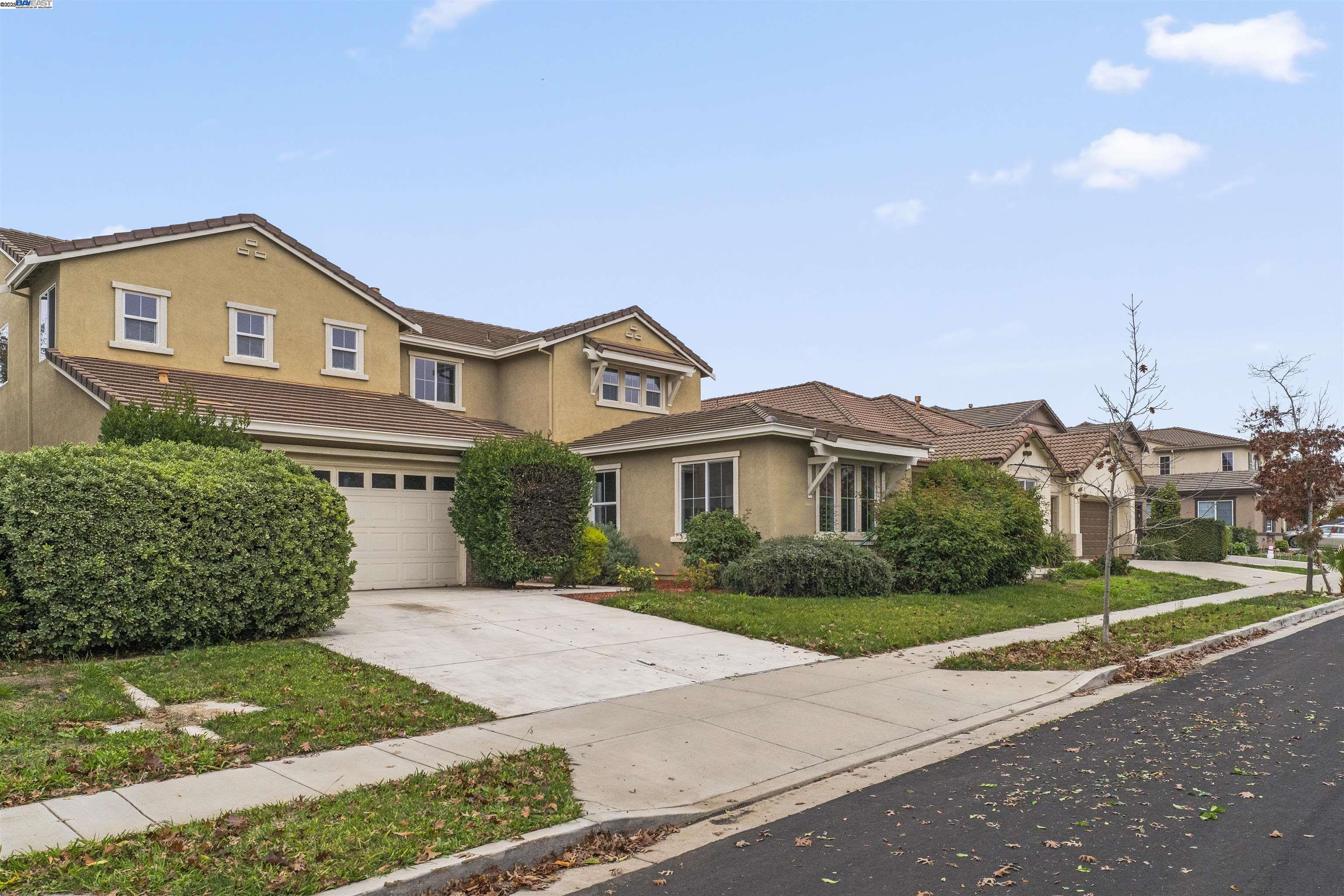 Detail Gallery Image 2 of 52 For 204 Daylily Ln, Patterson,  CA 95363 - 6 Beds | 3 Baths