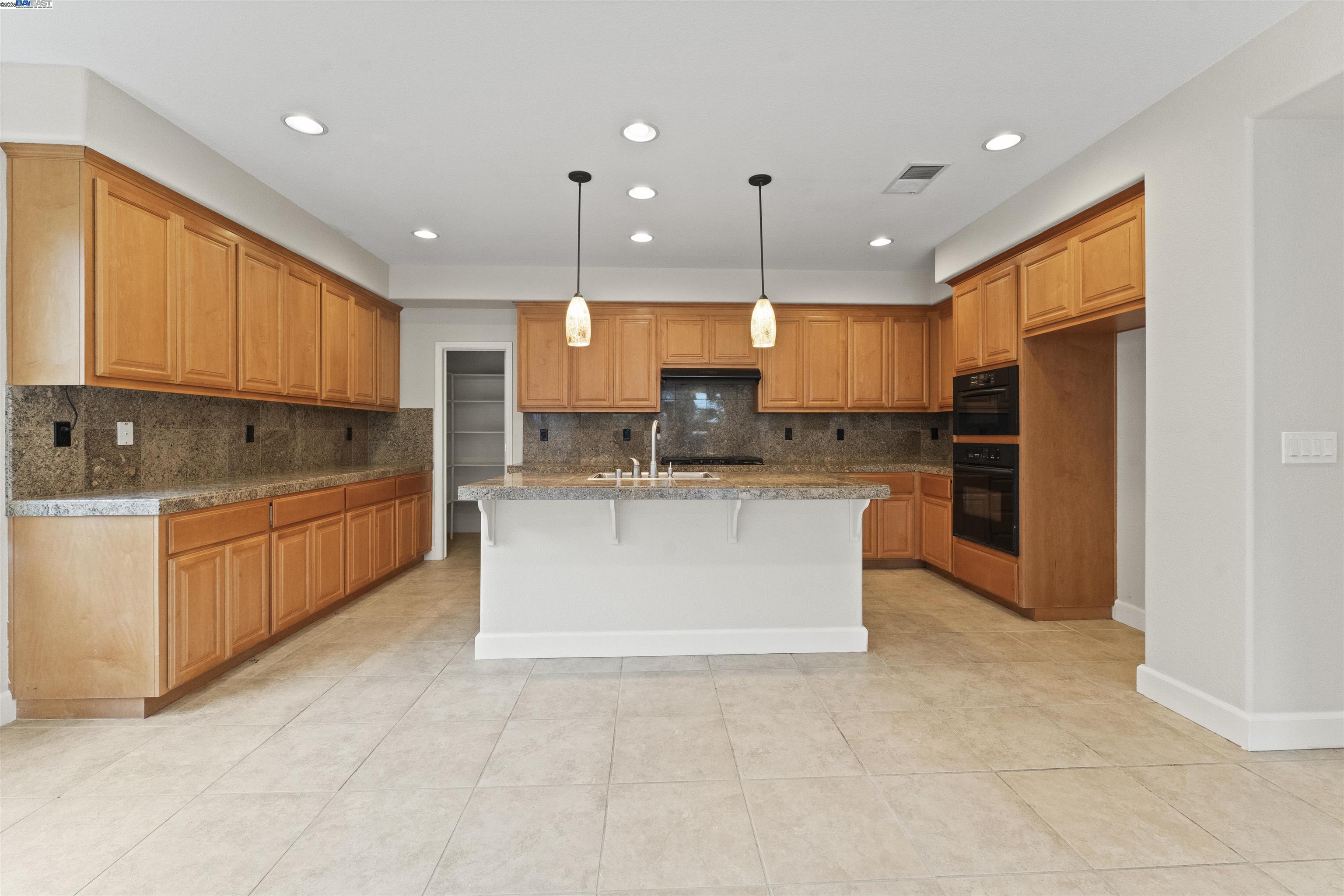 Detail Gallery Image 15 of 52 For 204 Daylily Ln, Patterson,  CA 95363 - 6 Beds | 3 Baths