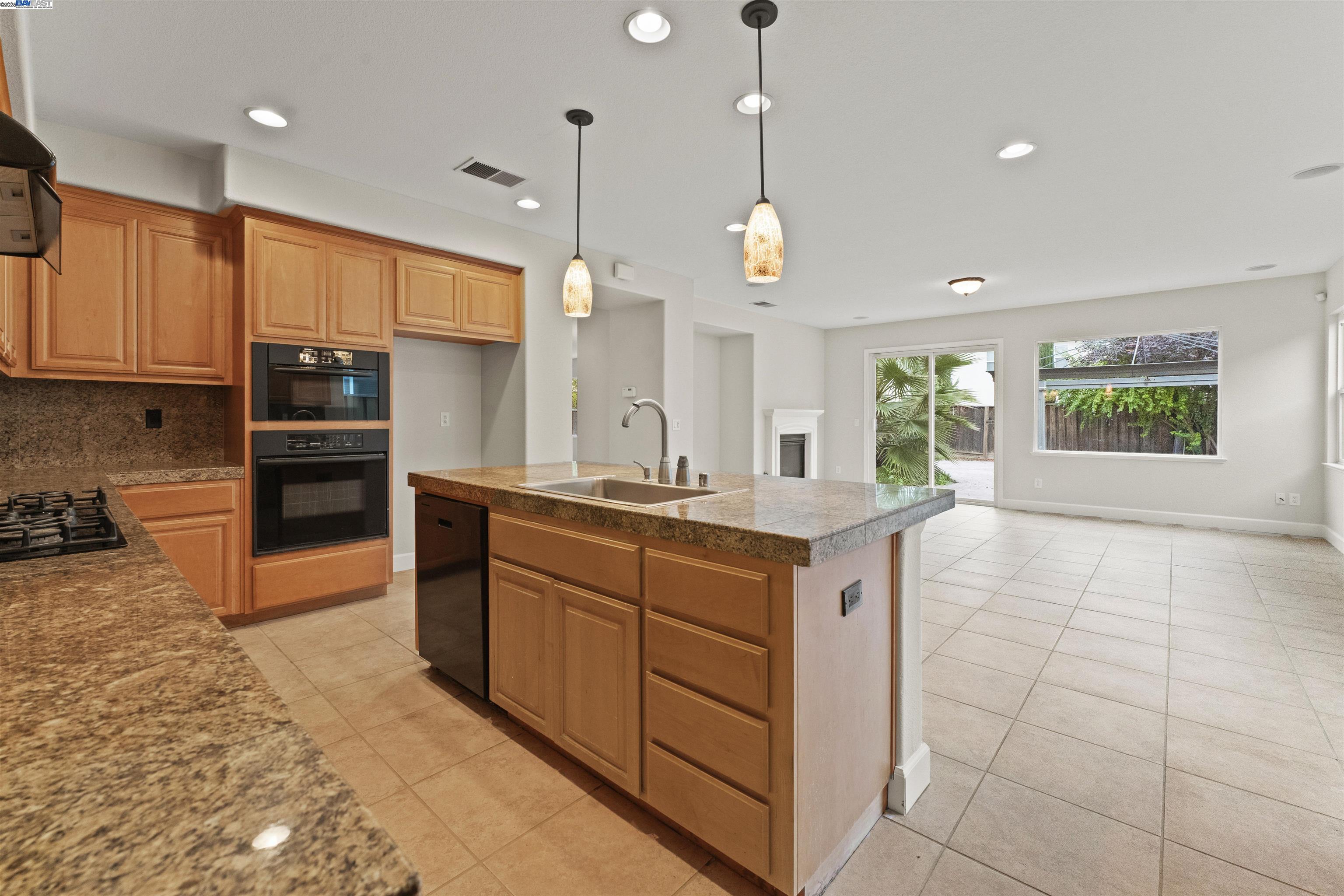 Detail Gallery Image 17 of 52 For 204 Daylily Ln, Patterson,  CA 95363 - 6 Beds | 3 Baths