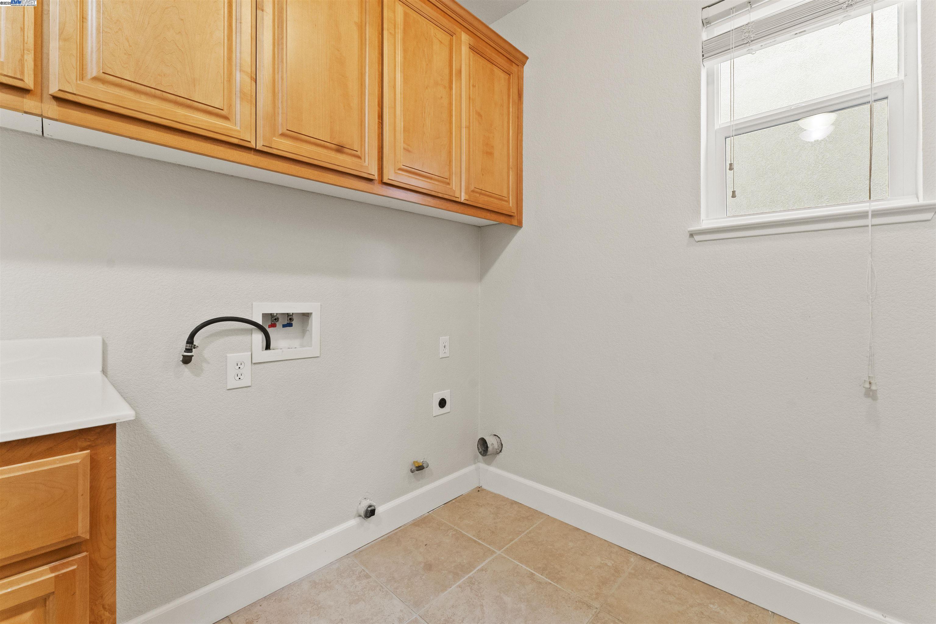 Detail Gallery Image 24 of 52 For 204 Daylily Ln, Patterson,  CA 95363 - 6 Beds | 3 Baths