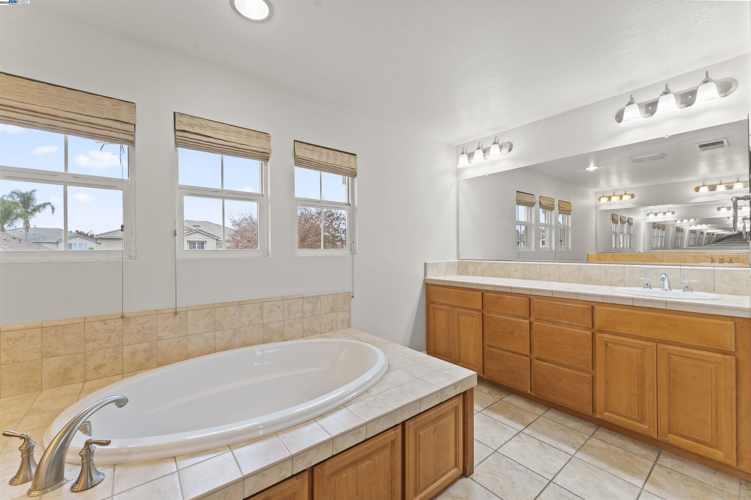 Detail Gallery Image 39 of 52 For 204 Daylily Ln, Patterson,  CA 95363 - 6 Beds | 3 Baths