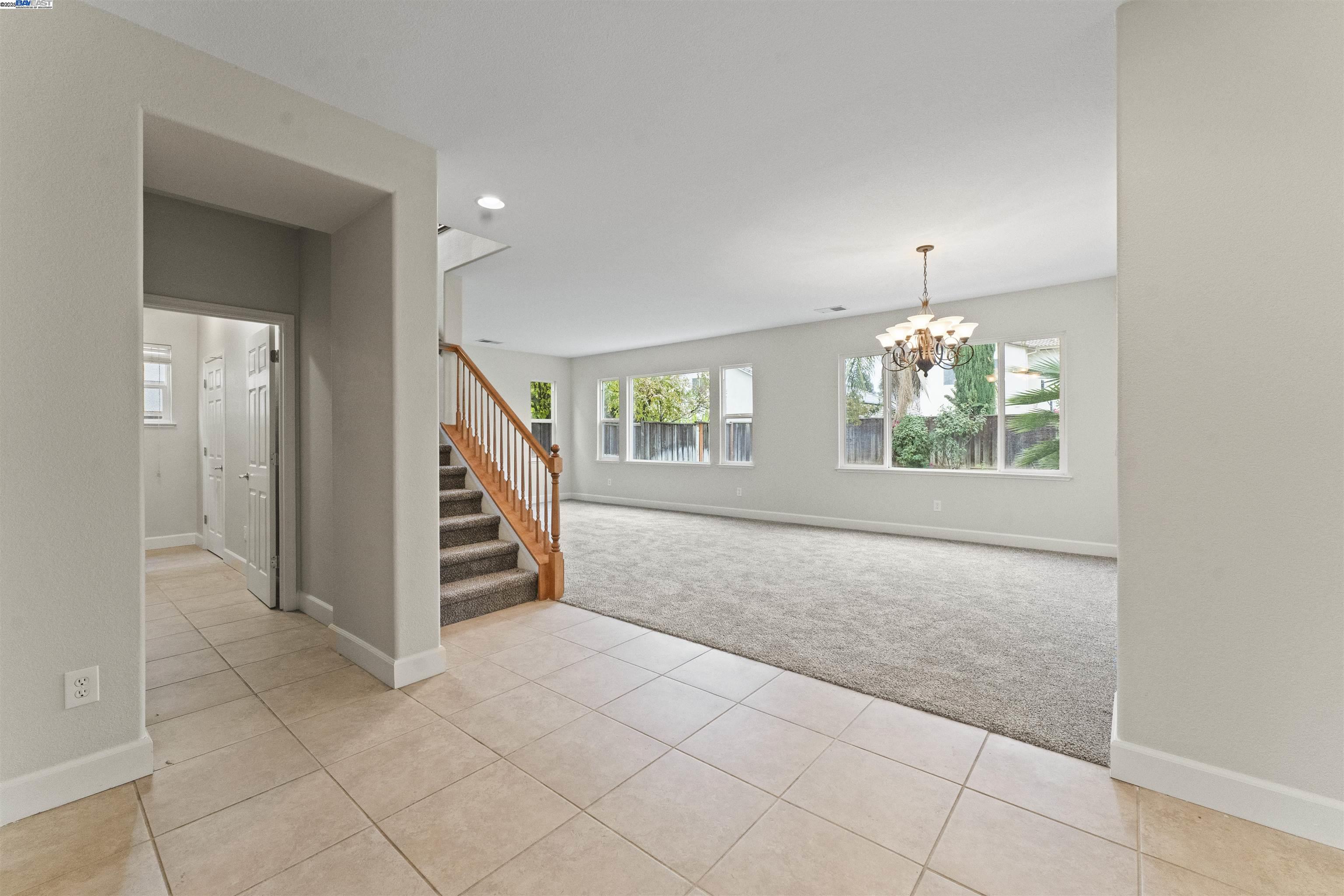 Detail Gallery Image 5 of 52 For 204 Daylily Ln, Patterson,  CA 95363 - 6 Beds | 3 Baths