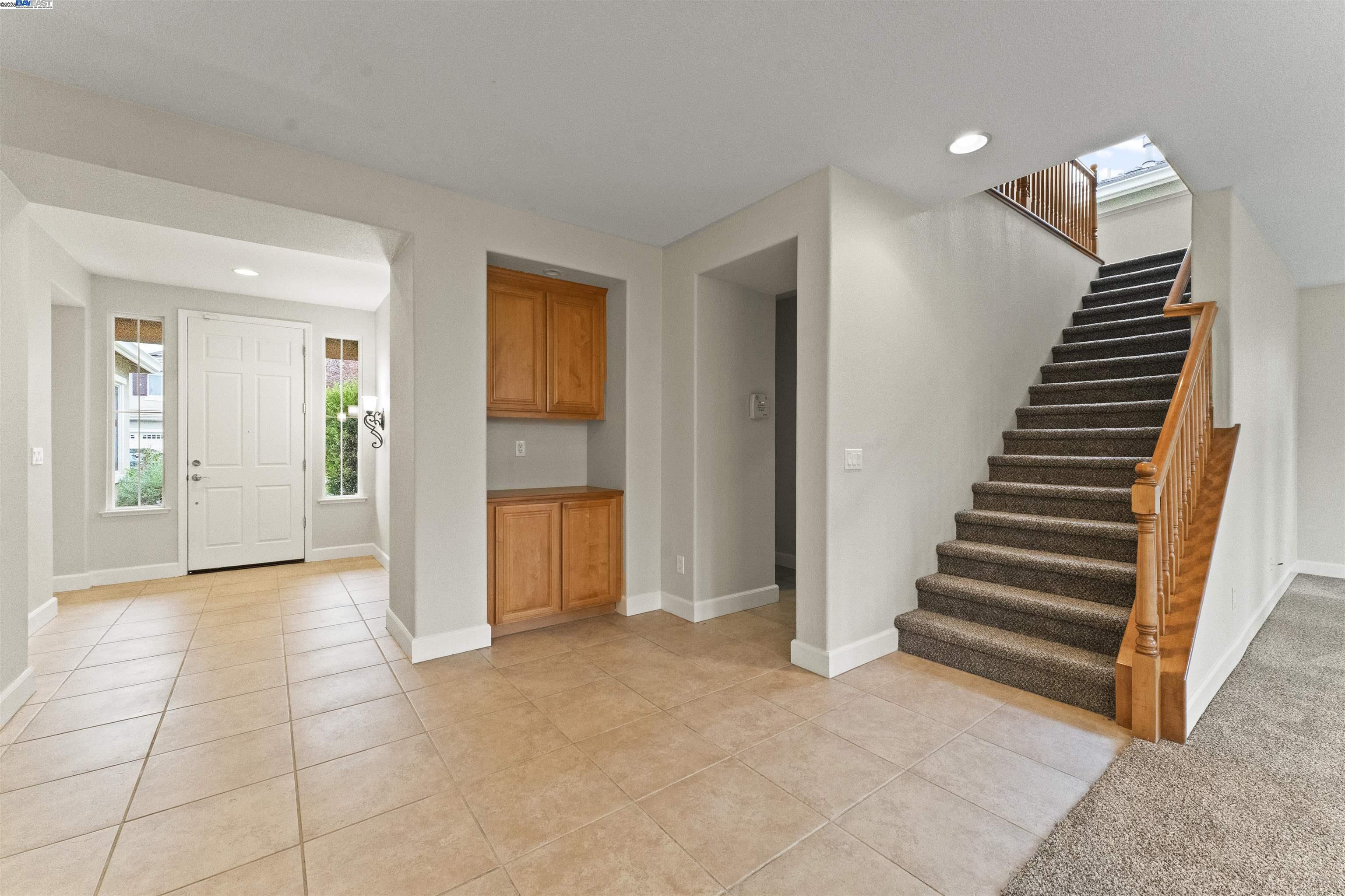 Detail Gallery Image 10 of 52 For 204 Daylily Ln, Patterson,  CA 95363 - 6 Beds | 3 Baths