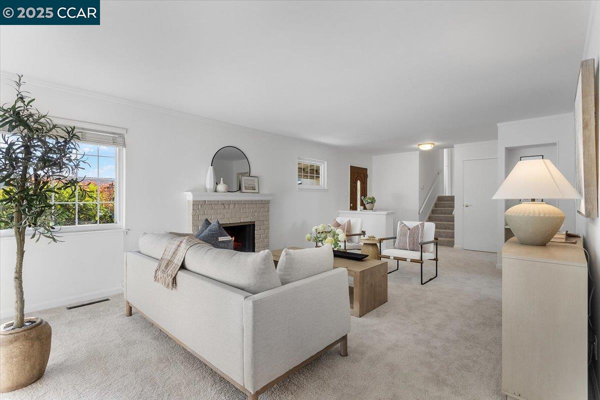 Detail Gallery Image 12 of 56 For 4604 Lawrence Dr, Castro Valley,  CA 94546 - 3 Beds | 3 Baths