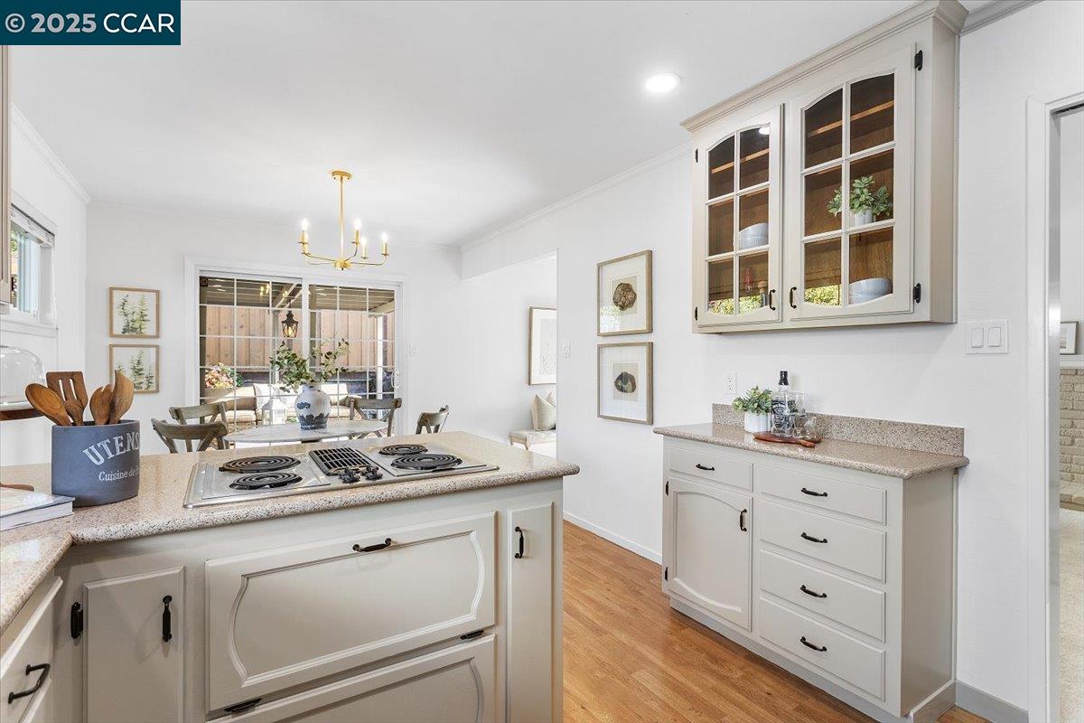 Detail Gallery Image 18 of 56 For 4604 Lawrence Dr, Castro Valley,  CA 94546 - 3 Beds | 3 Baths