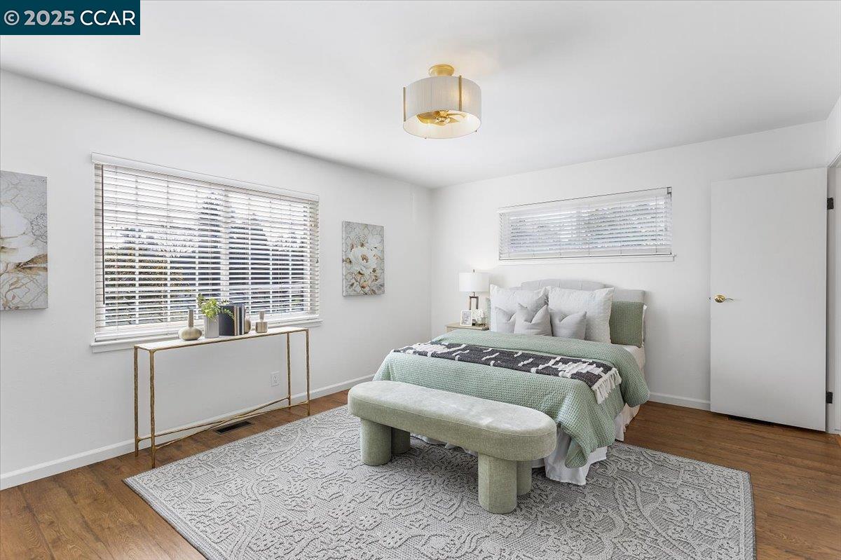 Detail Gallery Image 25 of 56 For 4604 Lawrence Dr, Castro Valley,  CA 94546 - 3 Beds | 3 Baths