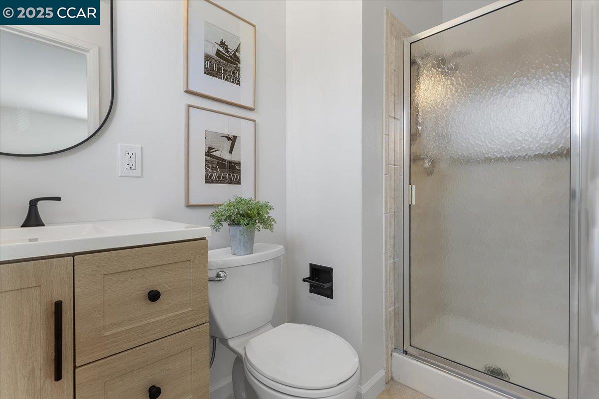 Detail Gallery Image 28 of 56 For 4604 Lawrence Dr, Castro Valley,  CA 94546 - 3 Beds | 3 Baths