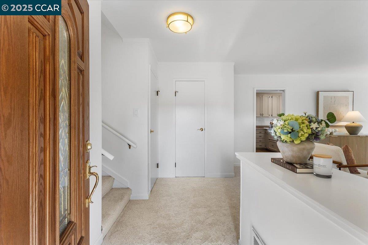 Detail Gallery Image 5 of 56 For 4604 Lawrence Dr, Castro Valley,  CA 94546 - 3 Beds | 3 Baths