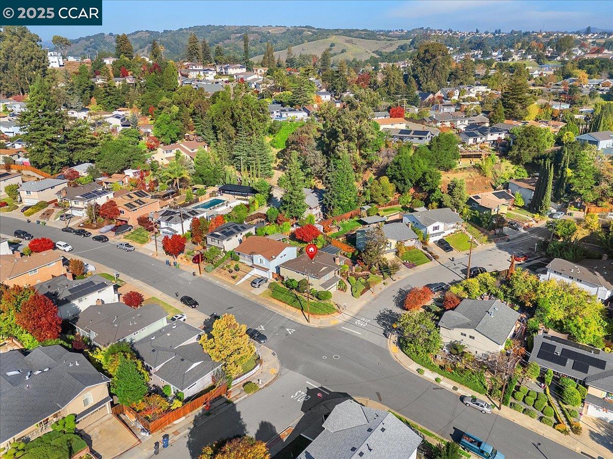 Detail Gallery Image 53 of 56 For 4604 Lawrence Dr, Castro Valley,  CA 94546 - 3 Beds | 3 Baths