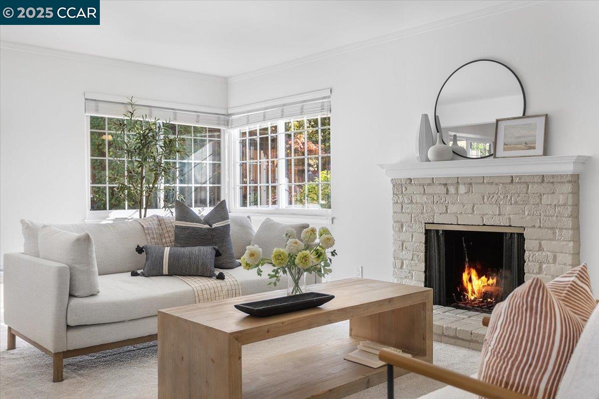 Detail Gallery Image 10 of 56 For 4604 Lawrence Dr, Castro Valley,  CA 94546 - 3 Beds | 3 Baths