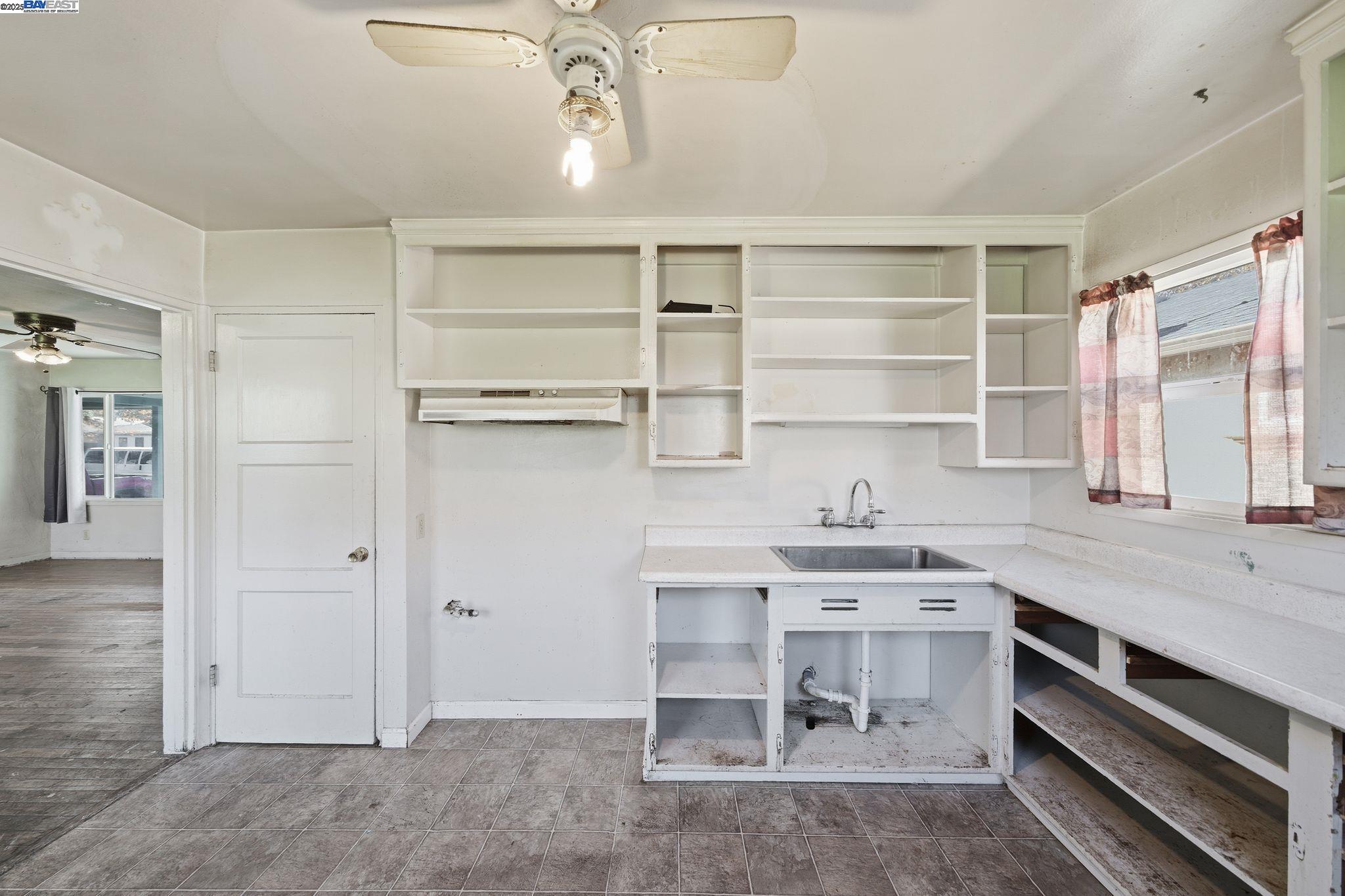 Detail Gallery Image 12 of 25 For 17472 via Segundo, San Lorenzo,  CA 94580 - 3 Beds | 1 Baths