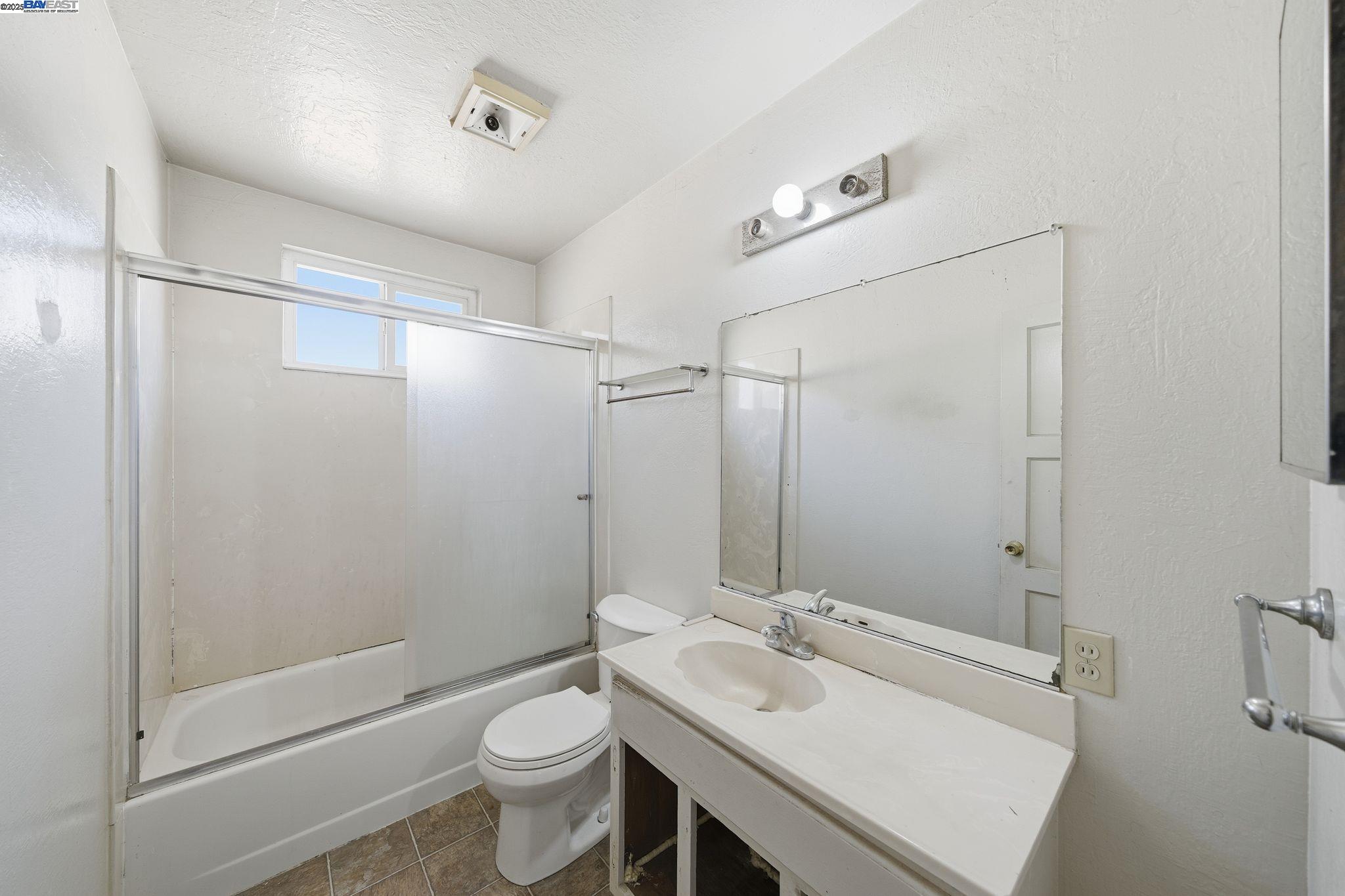 Detail Gallery Image 13 of 25 For 17472 via Segundo, San Lorenzo,  CA 94580 - 3 Beds | 1 Baths