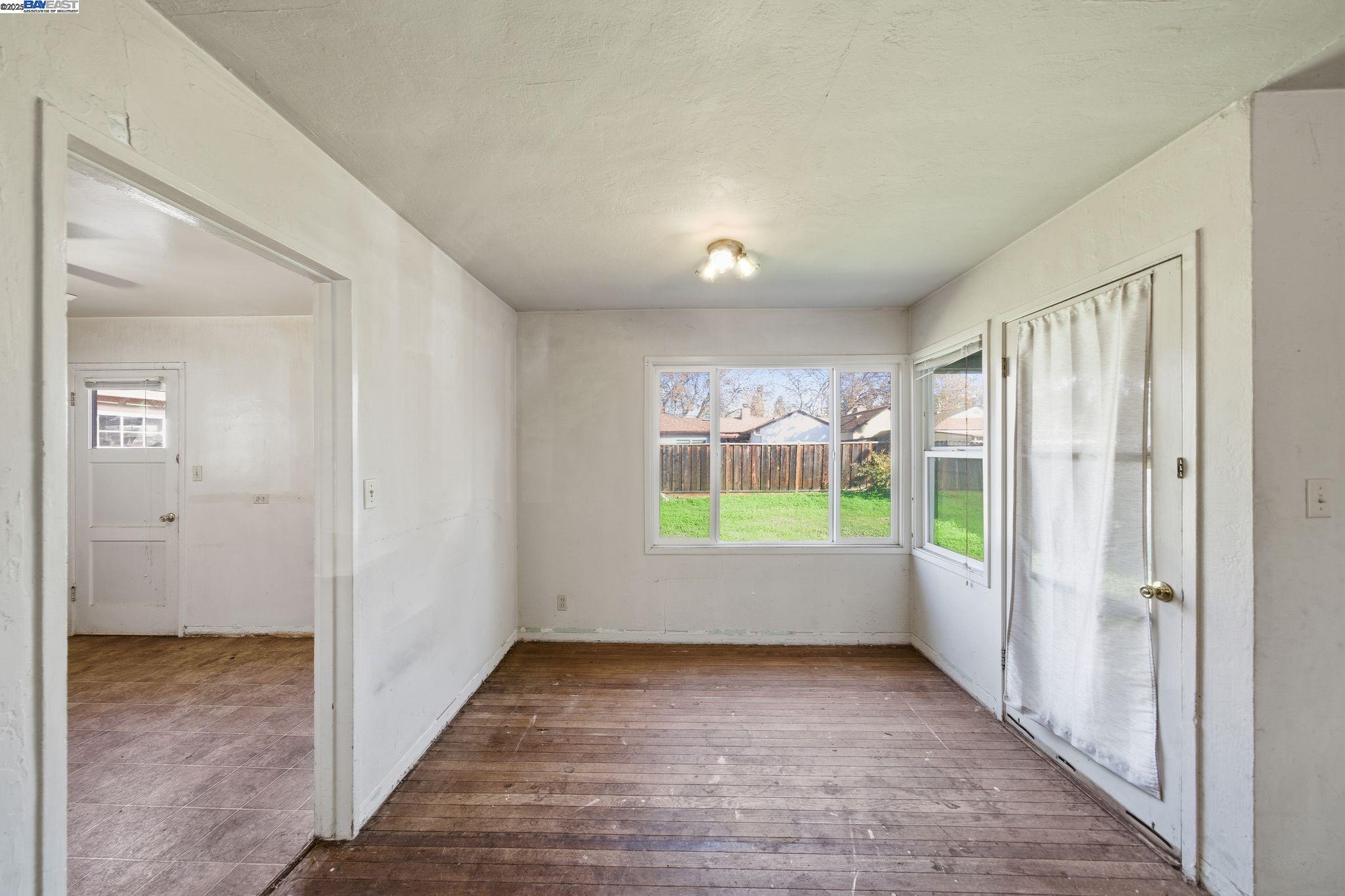 Detail Gallery Image 8 of 25 For 17472 via Segundo, San Lorenzo,  CA 94580 - 3 Beds | 1 Baths