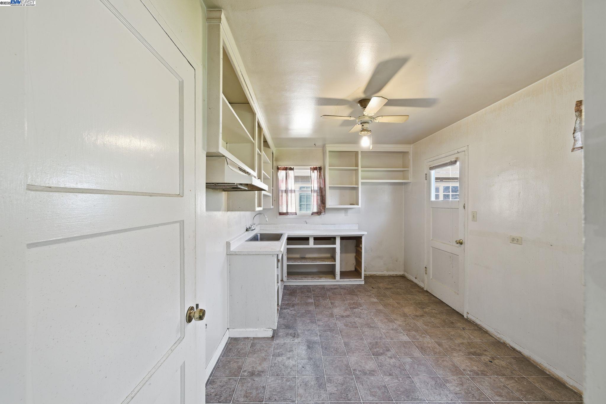 Detail Gallery Image 10 of 25 For 17472 via Segundo, San Lorenzo,  CA 94580 - 3 Beds | 1 Baths