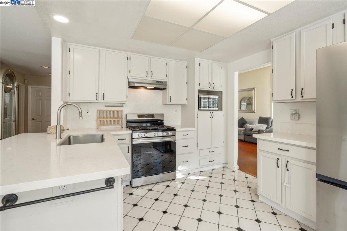 Detail Gallery Image 12 of 59 For 312 Sirena Del Mar Rd, –,  CA 93933 - 3 Beds | 2/1 Baths