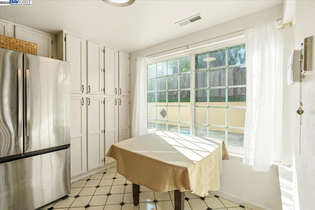 Detail Gallery Image 14 of 59 For 312 Sirena Del Mar Rd, –,  CA 93933 - 3 Beds | 2/1 Baths