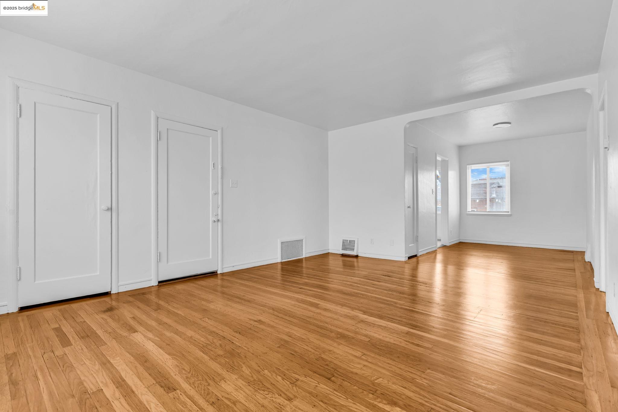 Detail Gallery Image 3 of 16 For 5492 Ruth Ave, Oakland,  CA 94601 - – Beds | – Baths