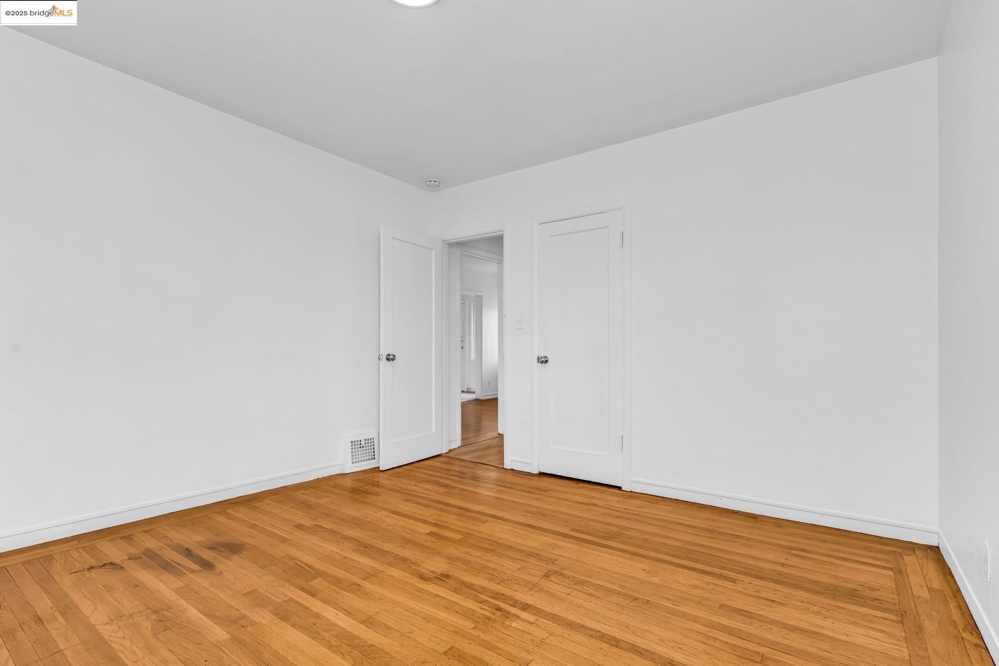 Detail Gallery Image 7 of 16 For 5492 Ruth Ave, Oakland,  CA 94601 - – Beds | – Baths