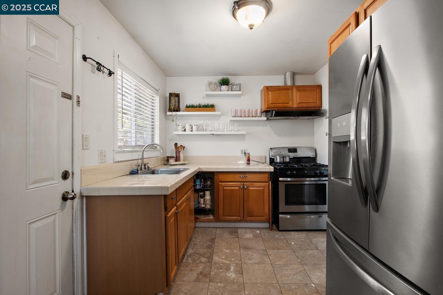 Detail Gallery Image 10 of 27 For 1214 Sereno Dr, Vallejo,  CA 94589 - 3 Beds | 1 Baths