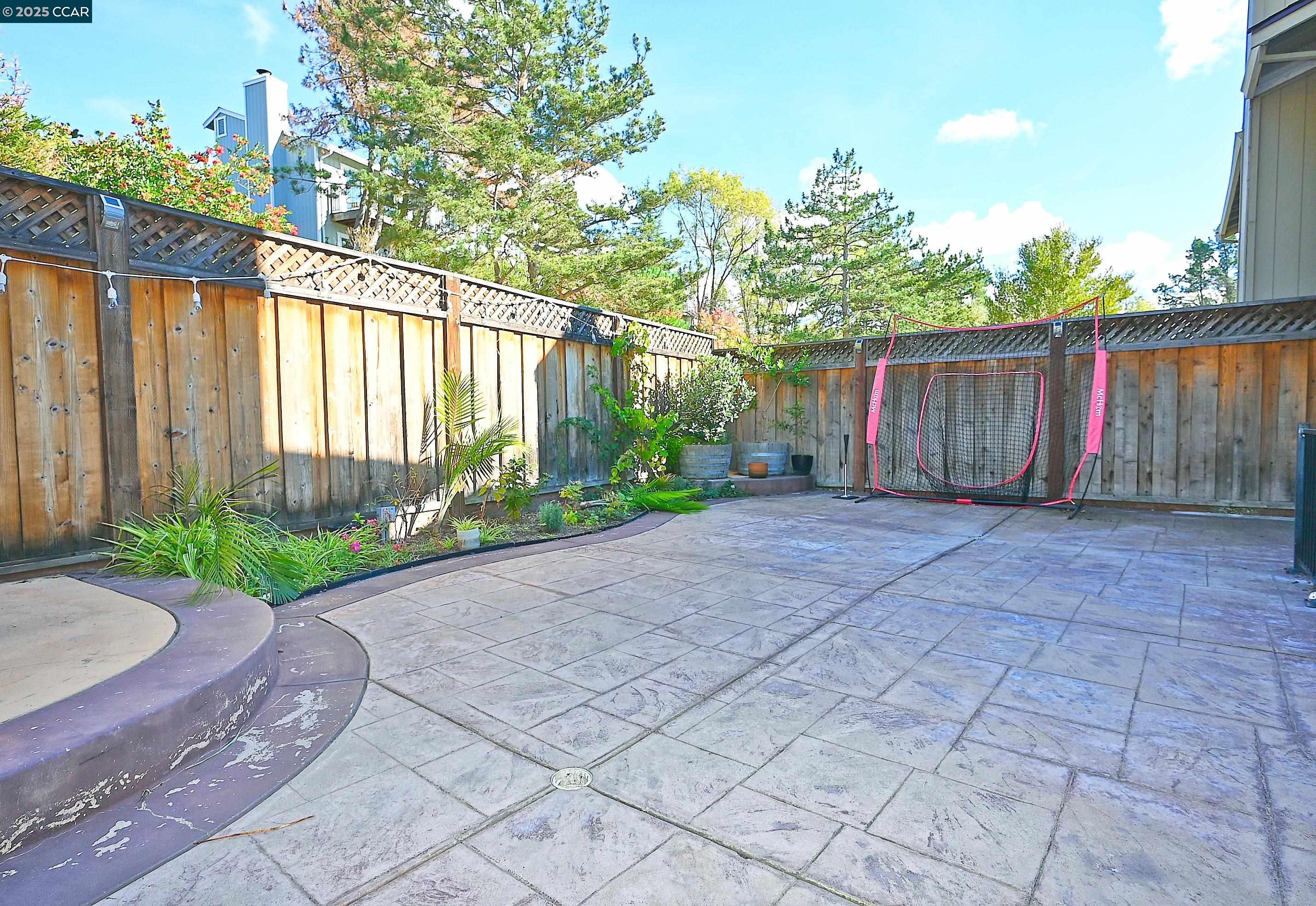 Detail Gallery Image 34 of 51 For 2514 Fern Leaf Ln, Martinez,  CA 94553-4343 - 3 Beds | 2/1 Baths