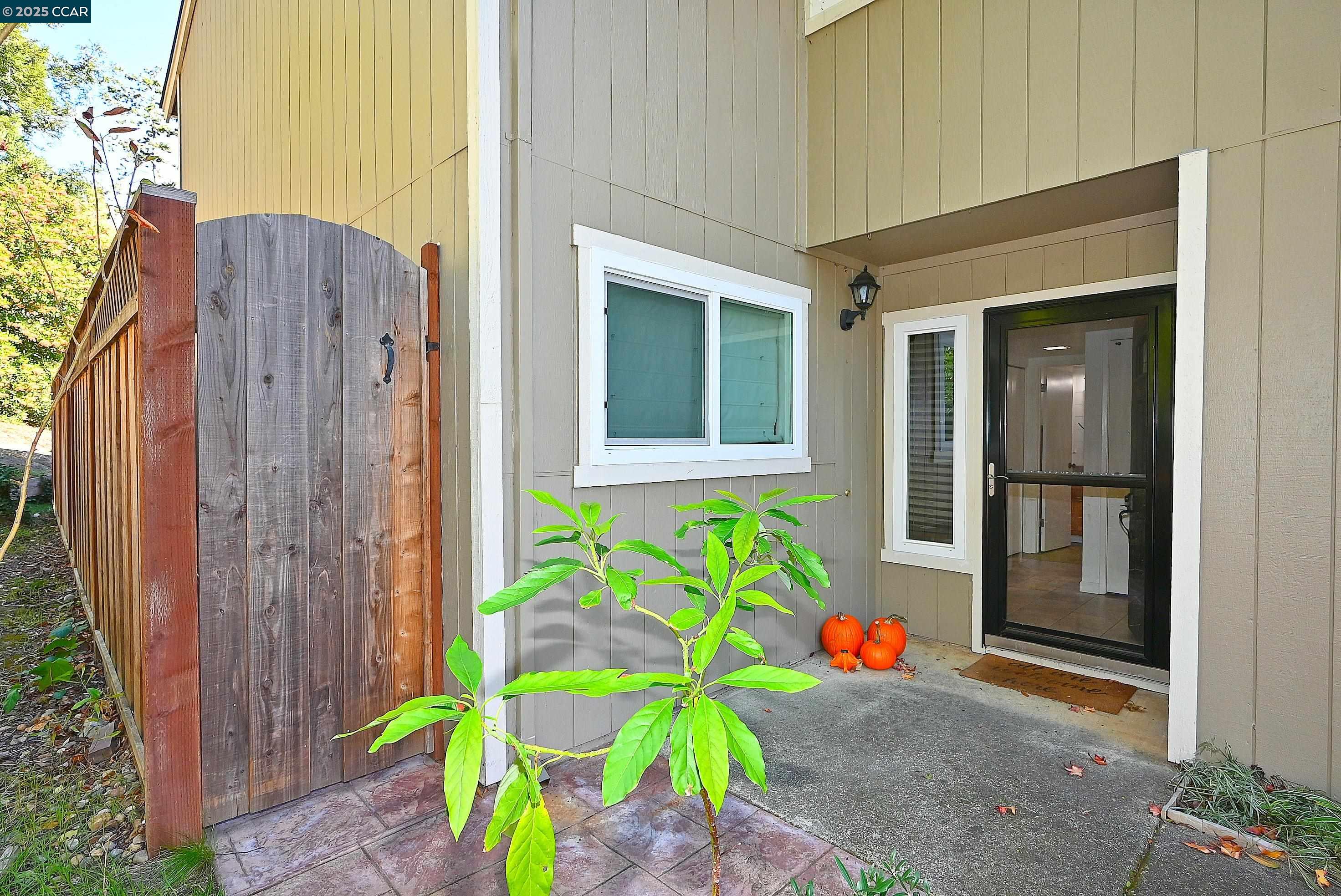 Detail Gallery Image 5 of 51 For 2514 Fern Leaf Ln, Martinez,  CA 94553-4343 - 3 Beds | 2/1 Baths