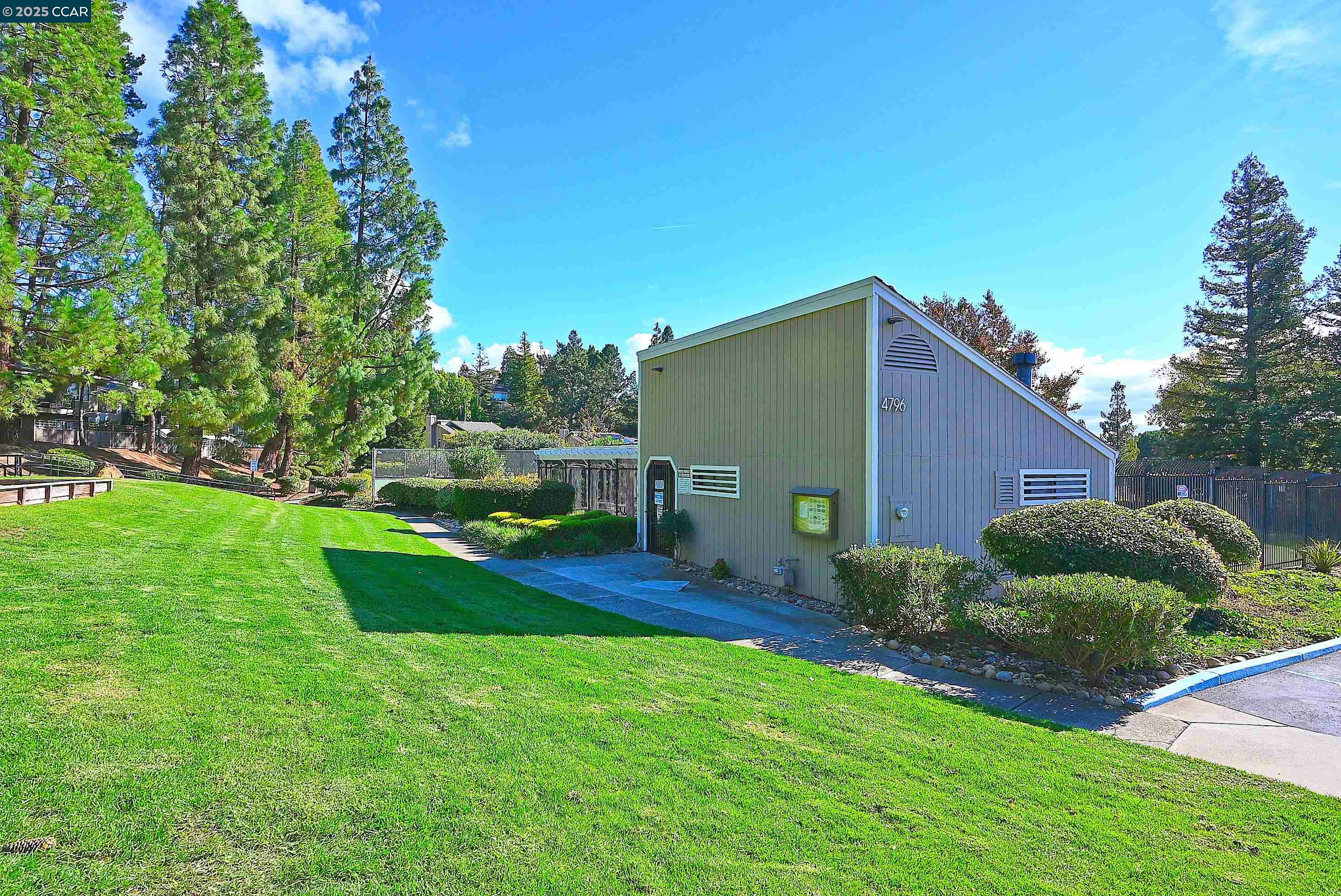 Detail Gallery Image 44 of 51 For 2514 Fern Leaf Ln, Martinez,  CA 94553-4343 - 3 Beds | 2/1 Baths