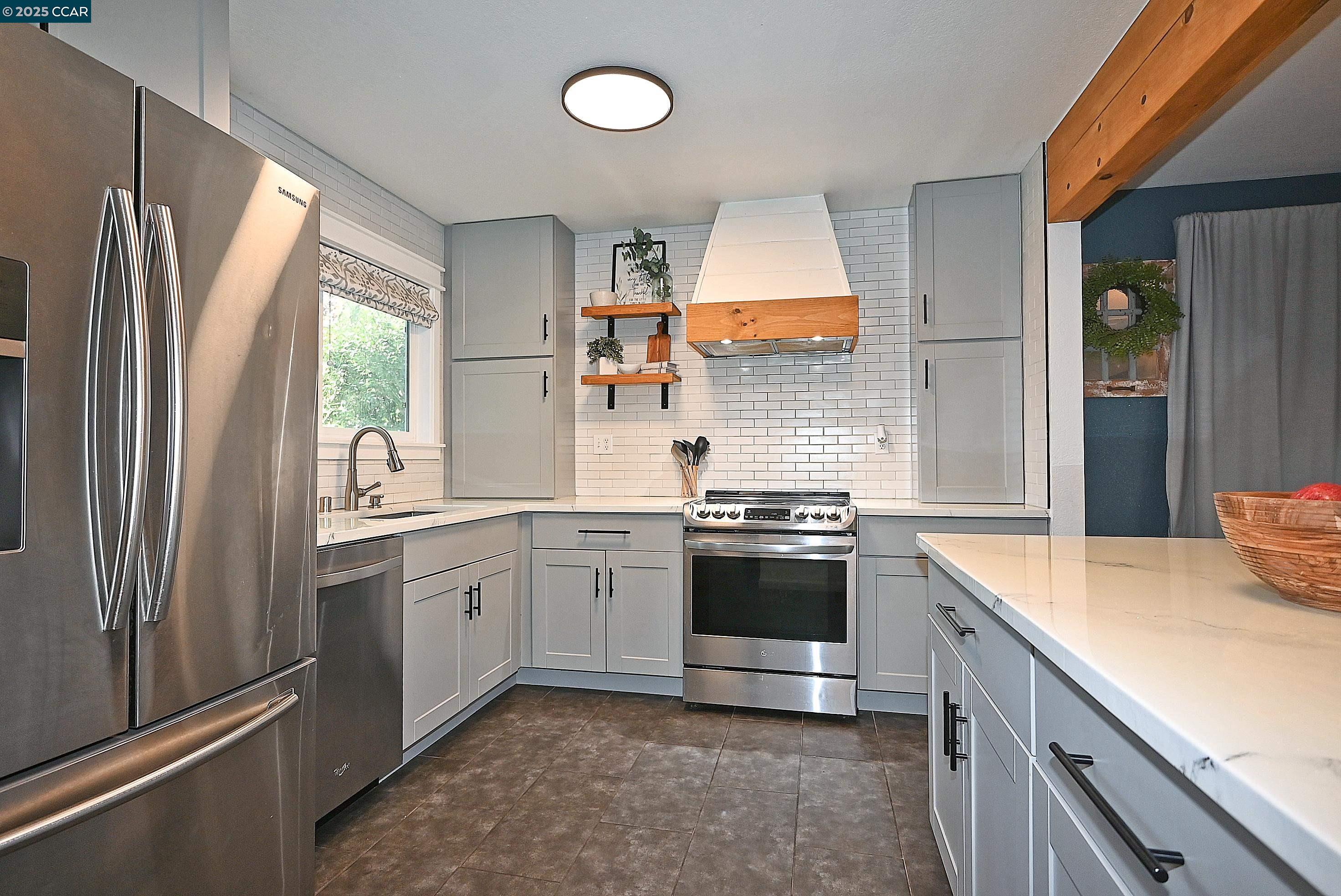 Detail Gallery Image 6 of 51 For 2514 Fern Leaf Ln, Martinez,  CA 94553-4343 - 3 Beds | 2/1 Baths