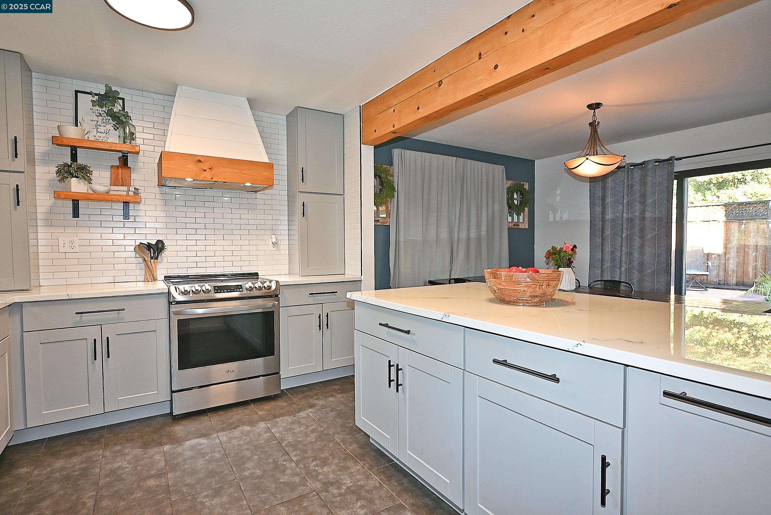 Detail Gallery Image 7 of 51 For 2514 Fern Leaf Ln, Martinez,  CA 94553-4343 - 3 Beds | 2/1 Baths