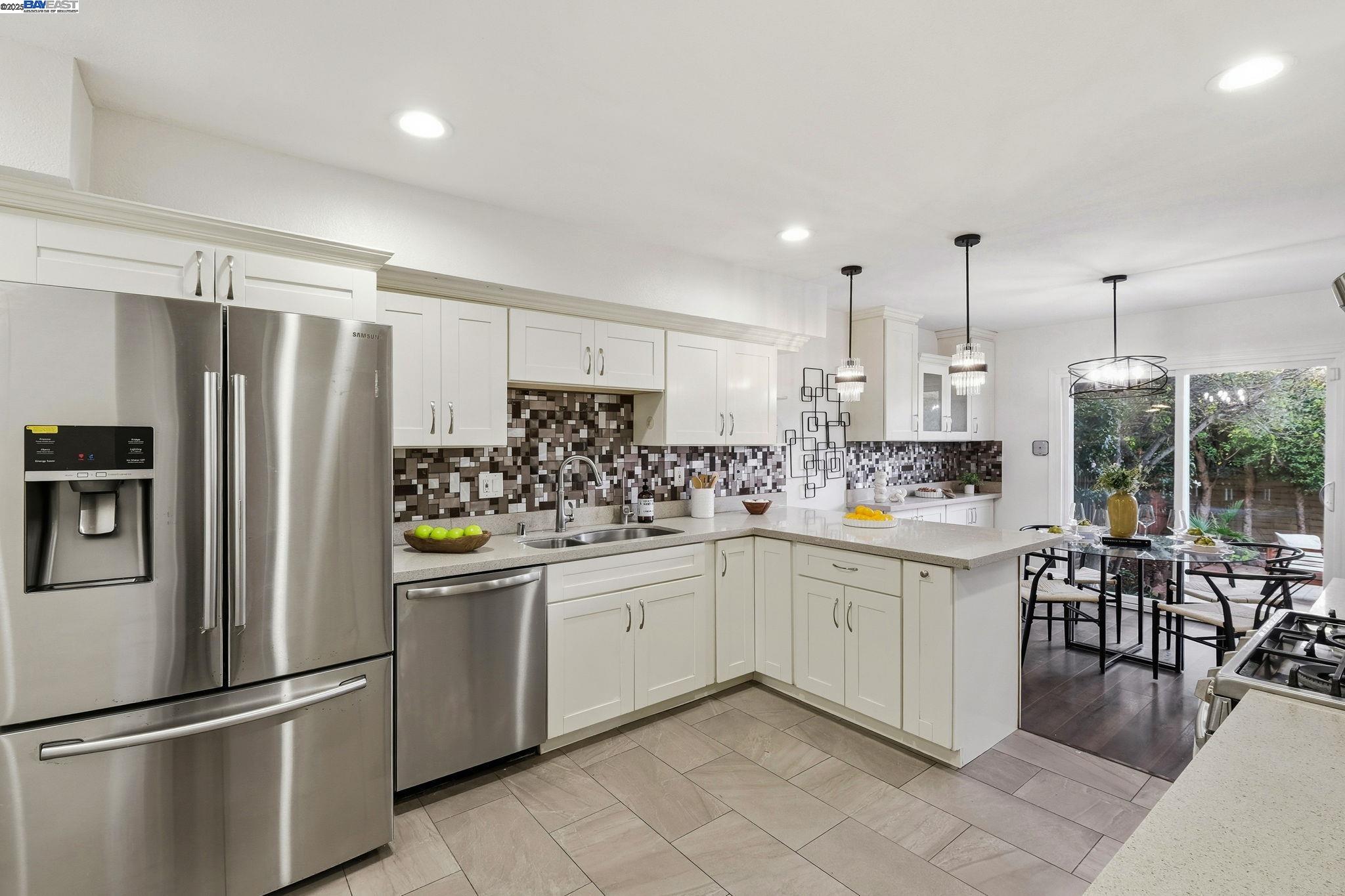 Detail Gallery Image 8 of 34 For 2907 Wilson Cmn, Fremont,  CA 94538 - 3 Beds | 2/1 Baths