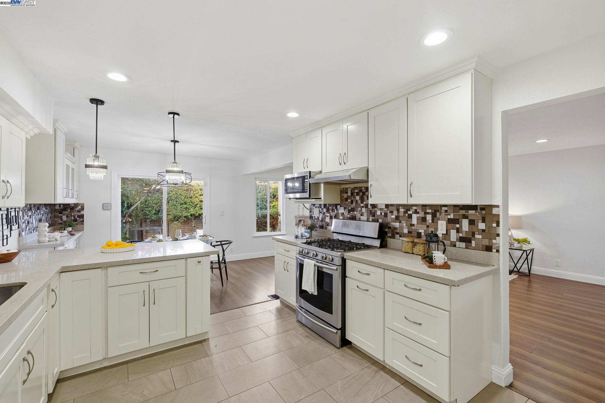 Detail Gallery Image 8 of 35 For 2907 Wilson Cmn, Fremont,  CA 94538 - 3 Beds | 2/1 Baths