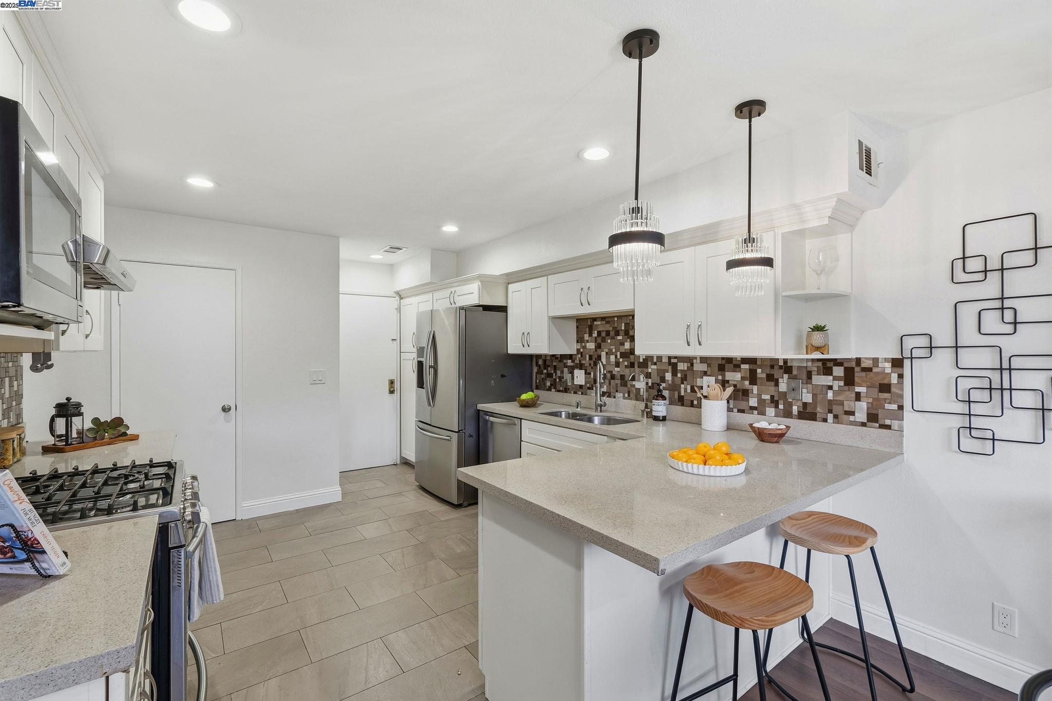 Detail Gallery Image 9 of 34 For 2907 Wilson Cmn, Fremont,  CA 94538 - 3 Beds | 2/1 Baths