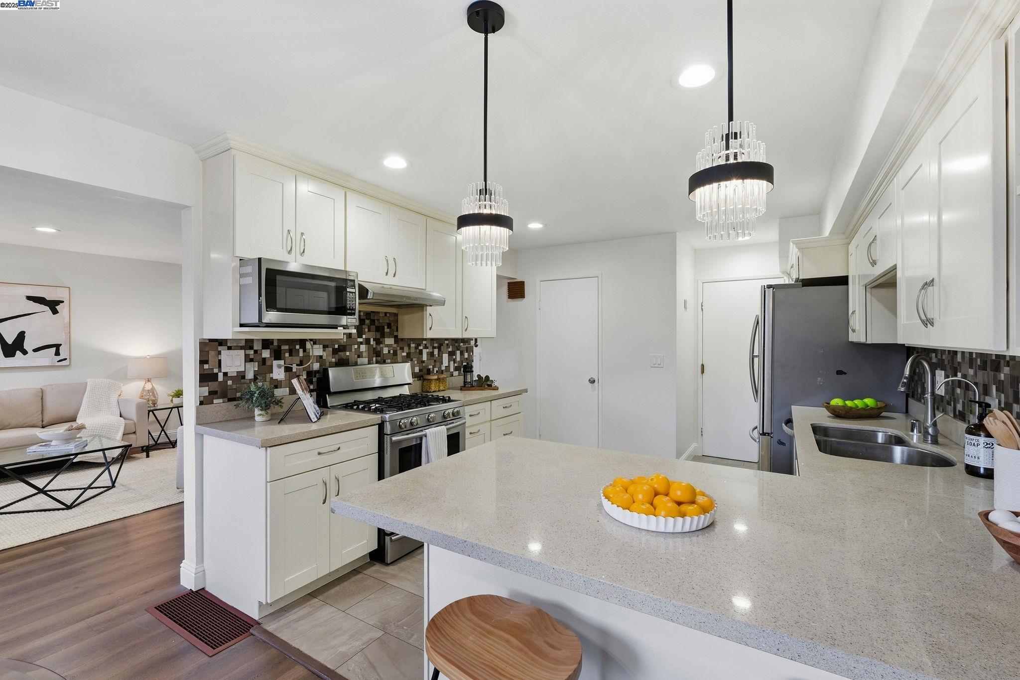 Detail Gallery Image 10 of 34 For 2907 Wilson Cmn, Fremont,  CA 94538 - 3 Beds | 2/1 Baths