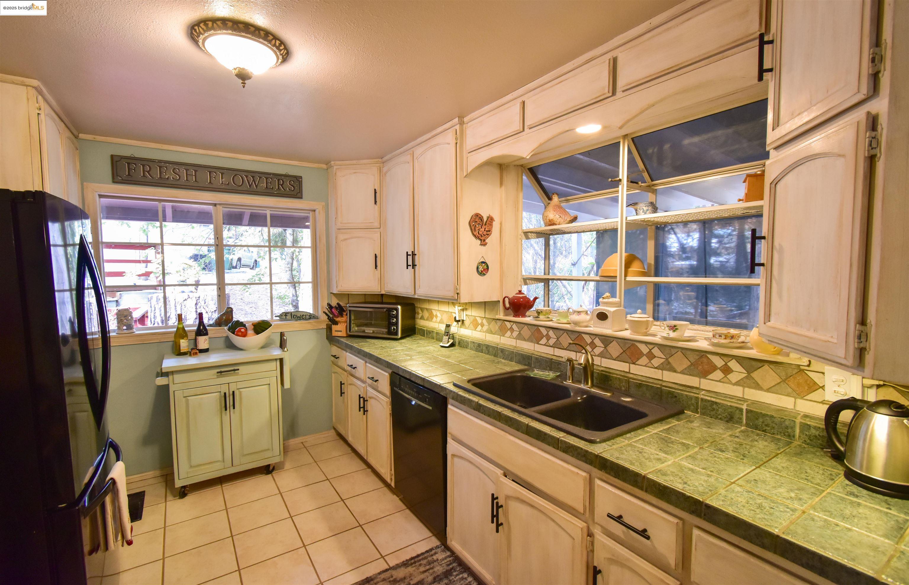 Detail Gallery Image 5 of 18 For 20705 Muheli Rd, Mi Wuk Village,  CA 95346 - 3 Beds | 2 Baths