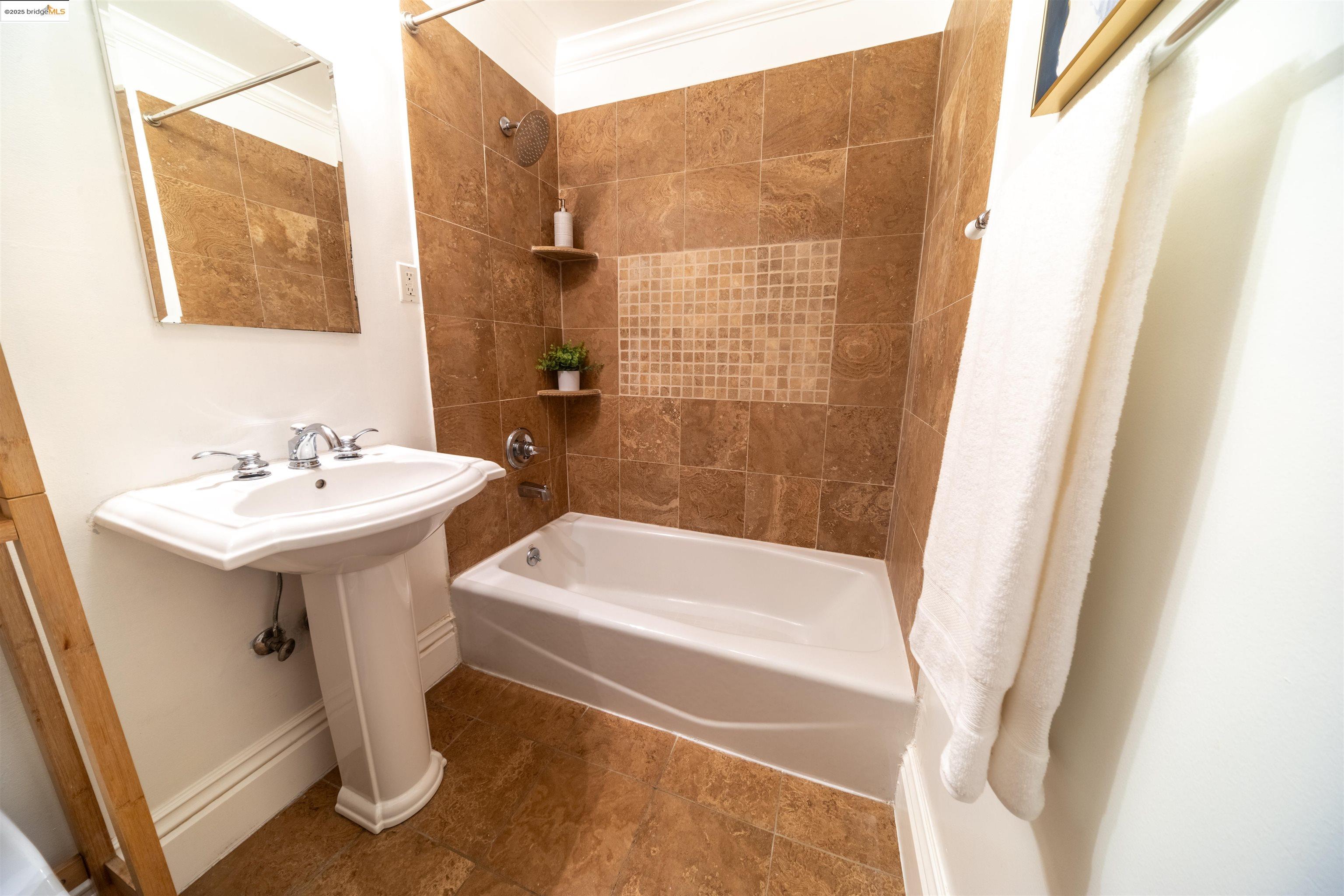 Detail Gallery Image 18 of 22 For 661 Peralta Ave Unit 3, San Francisco,  CA 94110 - 1 Beds | 1 Baths